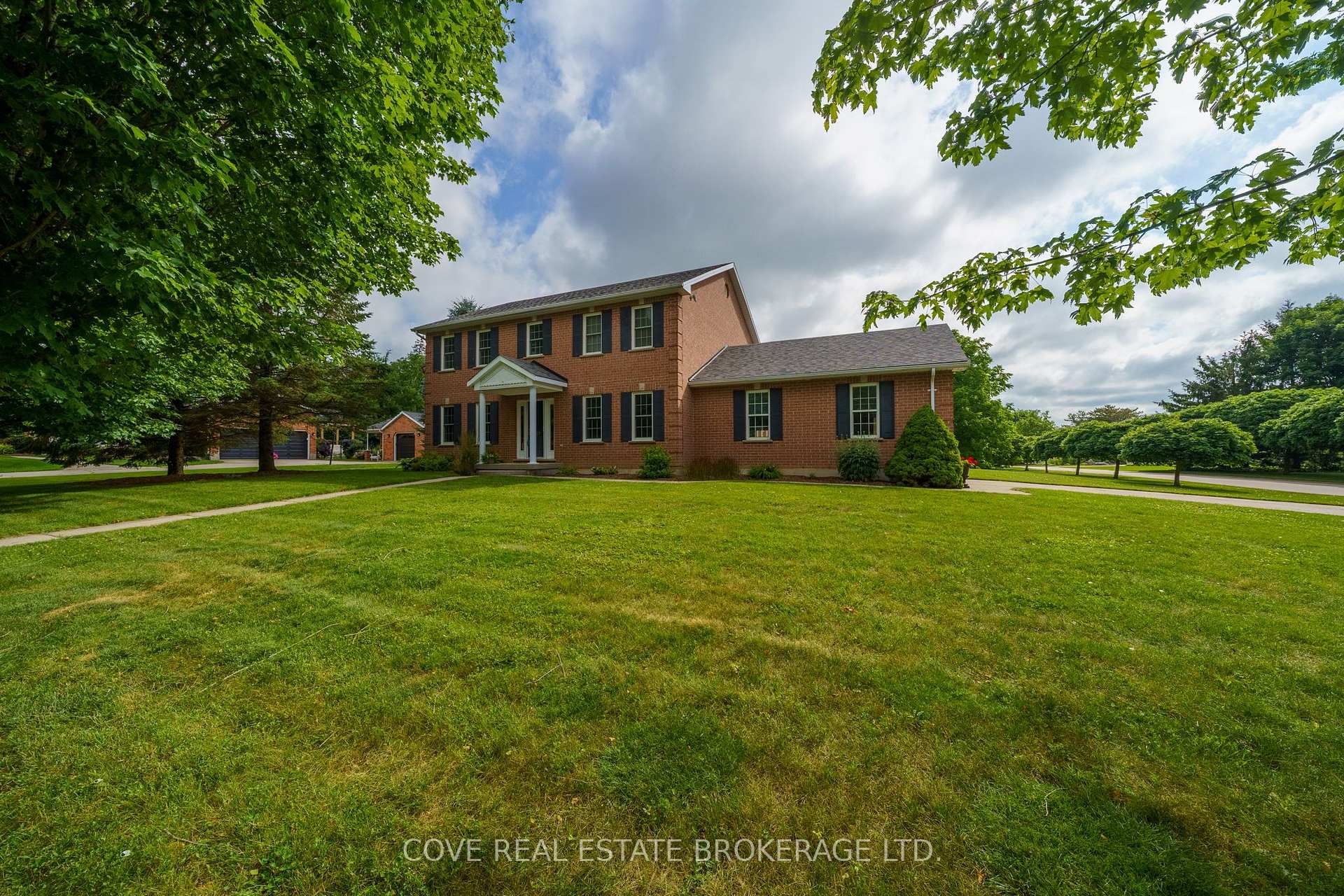 Photo 2 of 149 Salisbury Drive, Middlesex Centre, Birr — HOMEH