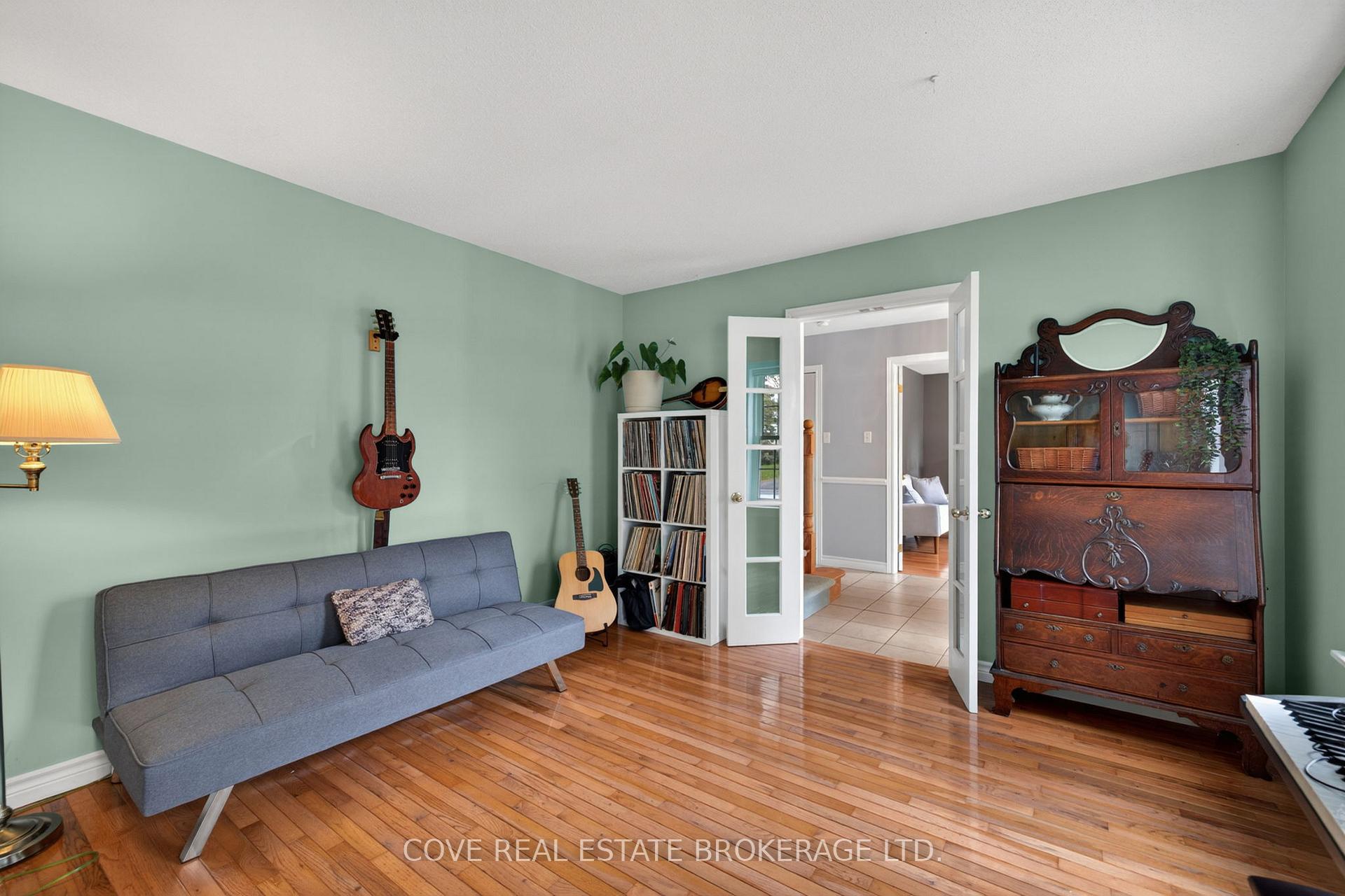 Photo 10 of 149 Salisbury Drive, Middlesex Centre, Birr — HOMEH
