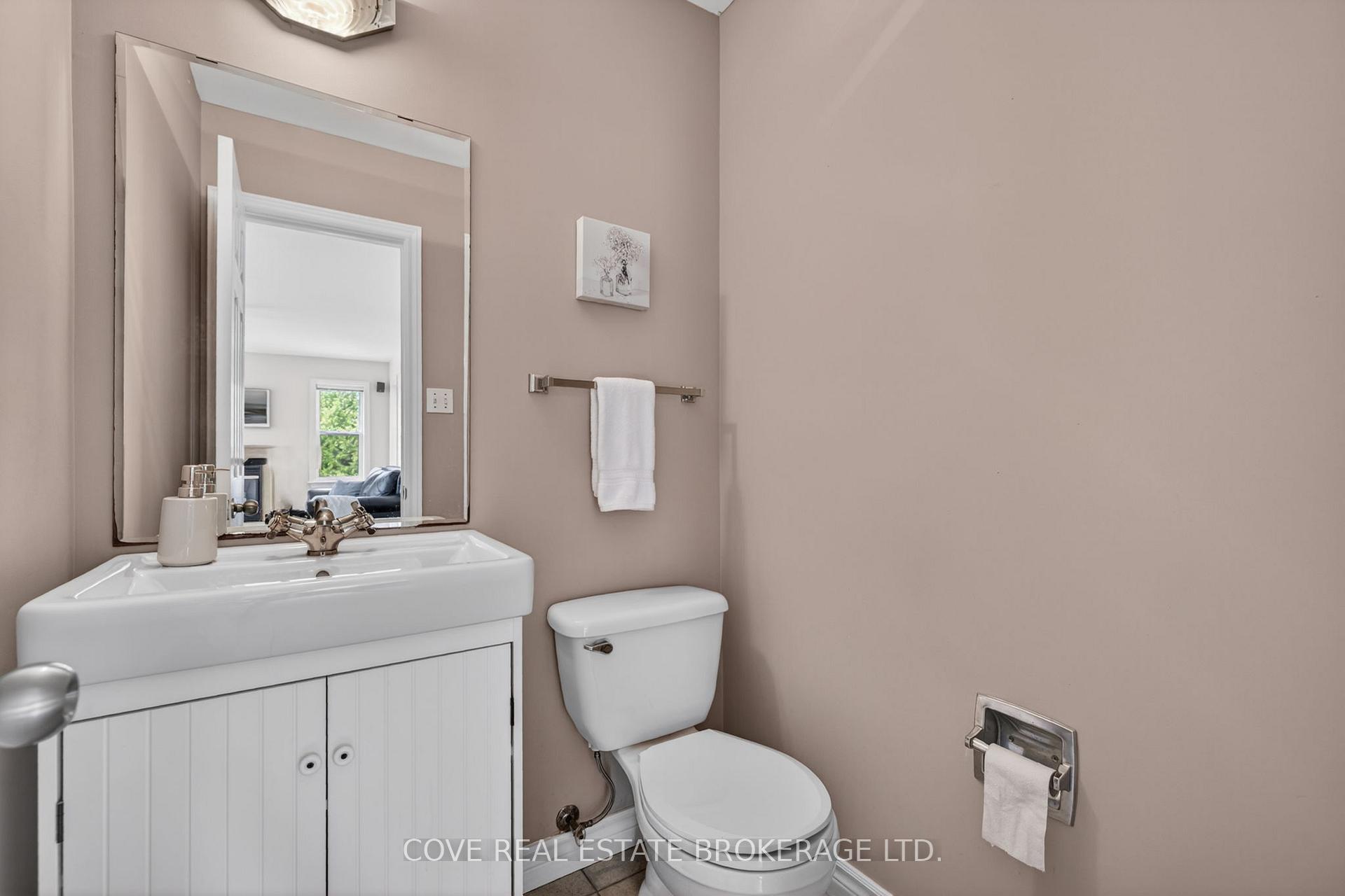Photo 13 of 149 Salisbury Drive, Middlesex Centre, Birr — HOMEH
