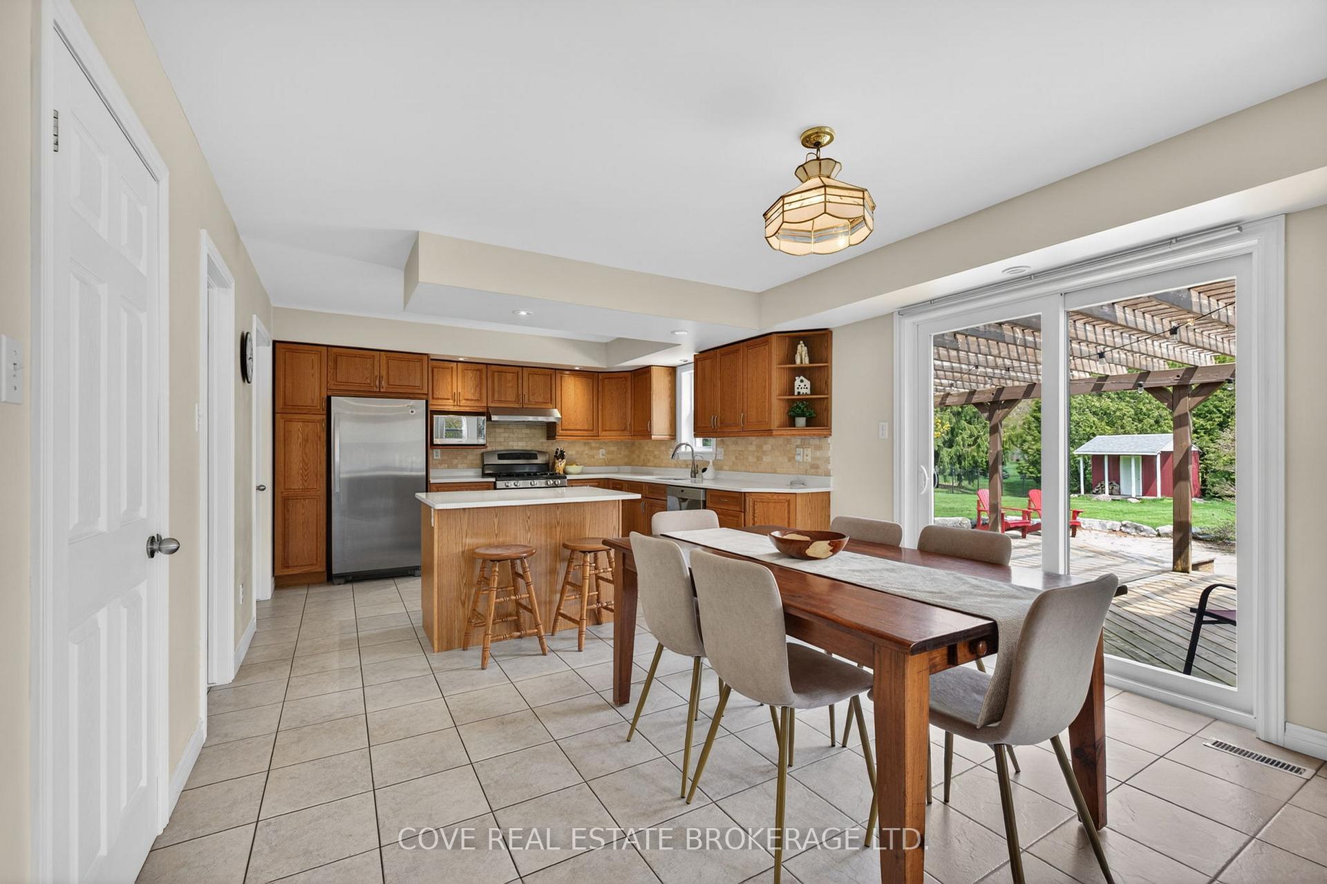 Photo 14 of 149 Salisbury Drive, Middlesex Centre, Birr — HOMEH
