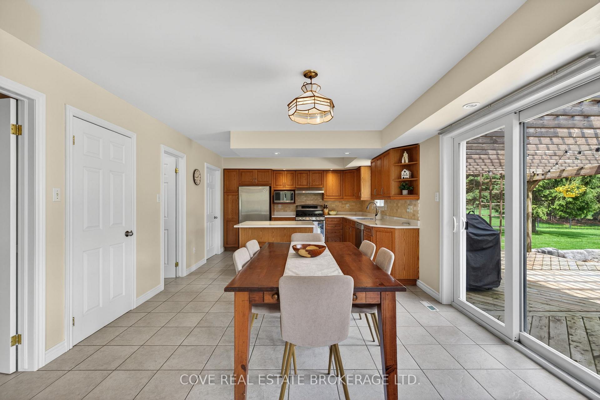 Photo 15 of 149 Salisbury Drive, Middlesex Centre, Birr — HOMEH