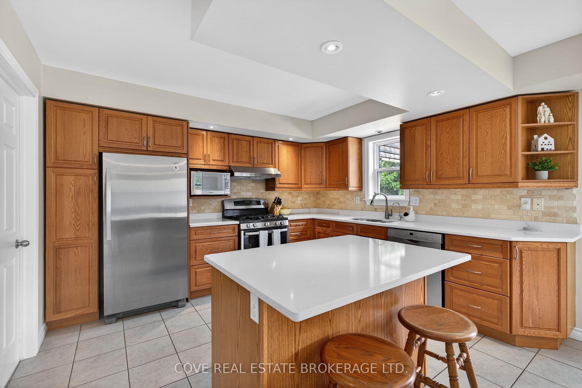 Photo 17 of 149 Salisbury Drive, Middlesex Centre, Birr — HOMEH