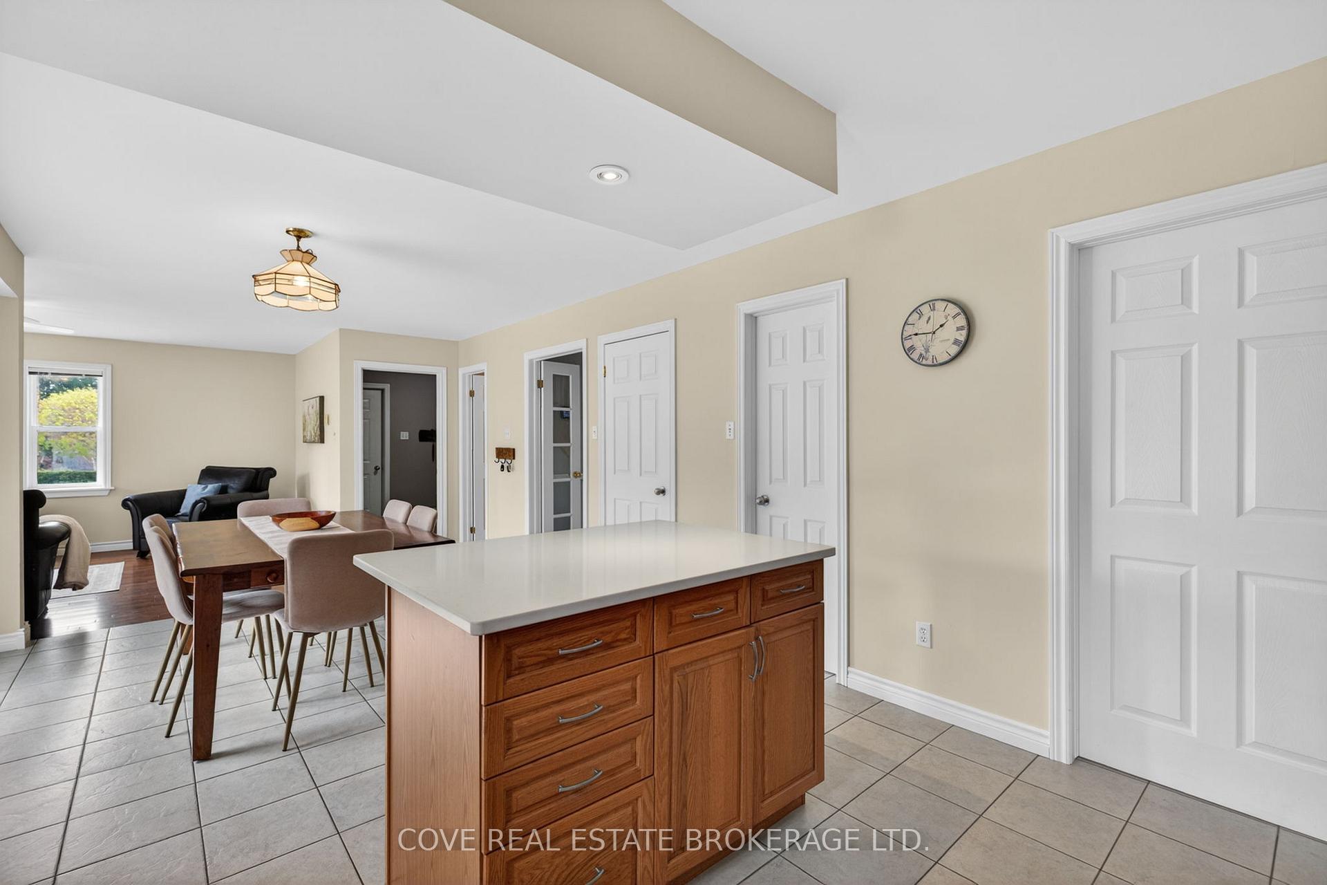 Photo 19 of 149 Salisbury Drive, Middlesex Centre, Birr — HOMEH