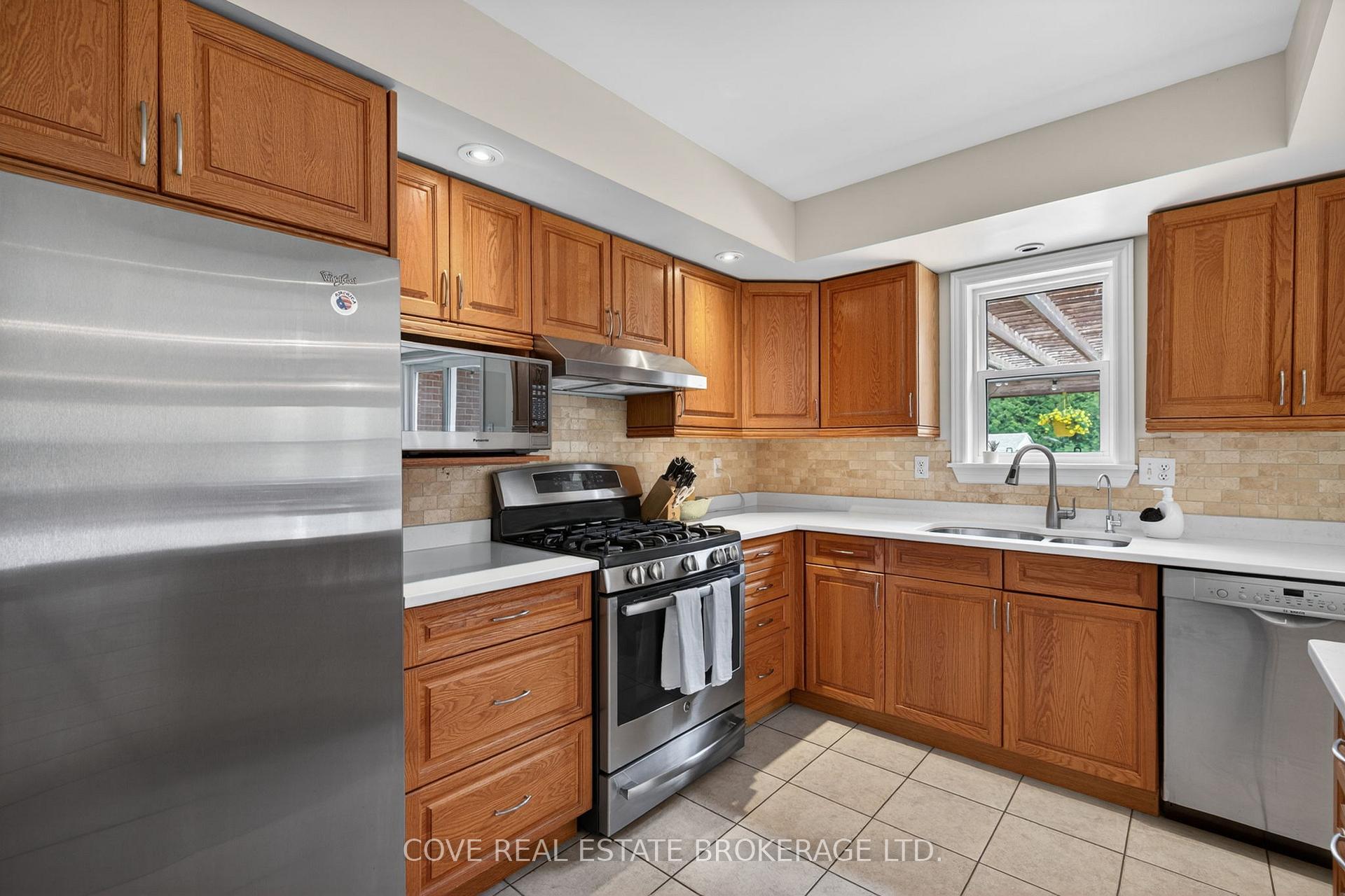 Photo 20 of 149 Salisbury Drive, Middlesex Centre, Birr — HOMEH