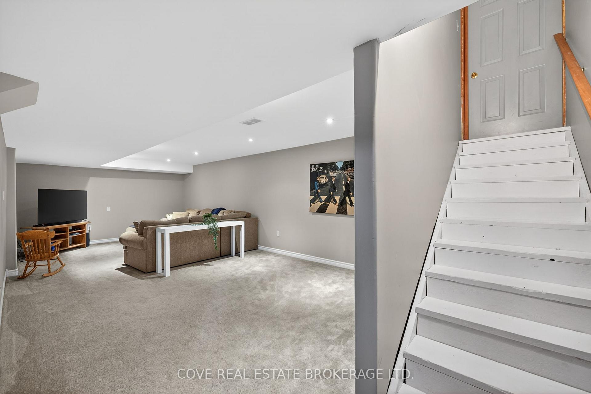 Photo 35 of 149 Salisbury Drive, Middlesex Centre, Birr — HOMEH