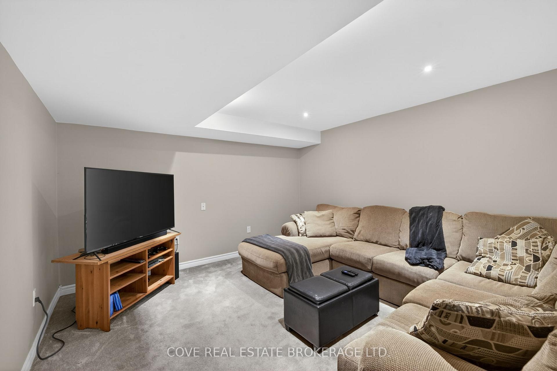 Photo 36 of 149 Salisbury Drive, Middlesex Centre, Birr — HOMEH