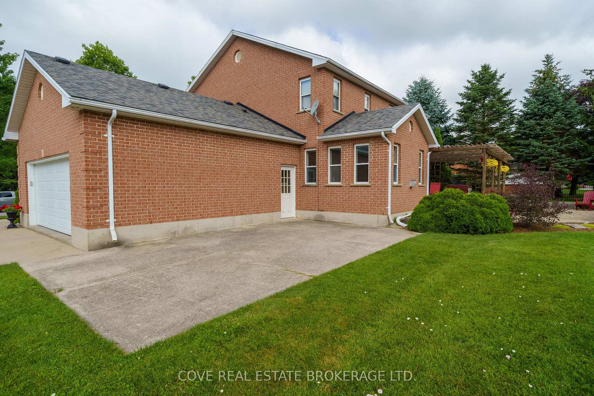 Photo 38 of 149 Salisbury Drive, Middlesex Centre, Birr — HOMEH