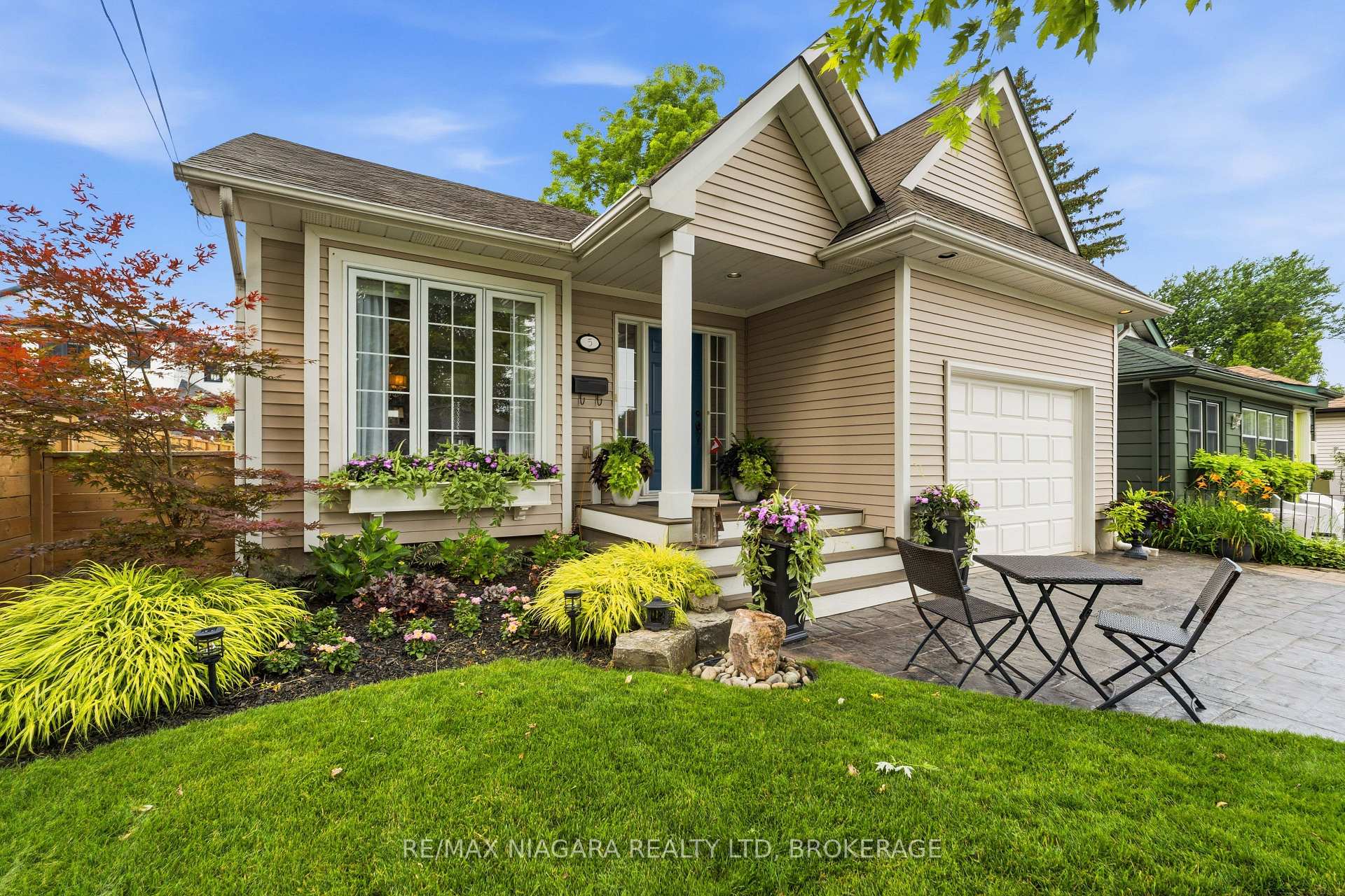 Photo 2 of 5 Graham Avenue, St. Catharines, Port Dalhousie — HOMEH