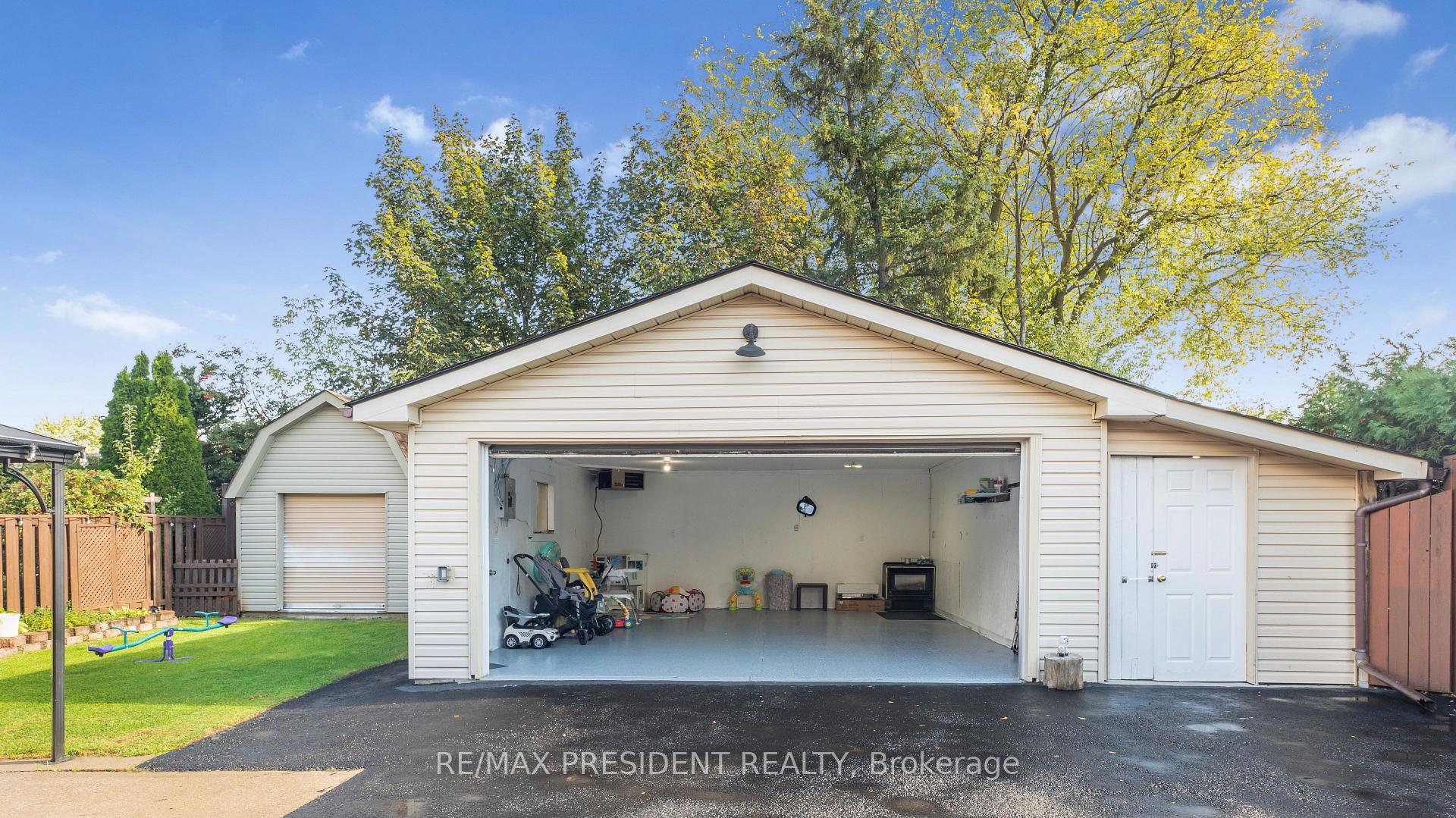 Photo 39 of 163 Prince Charles Drive, Halton Hills, Georgetown — HOMEH