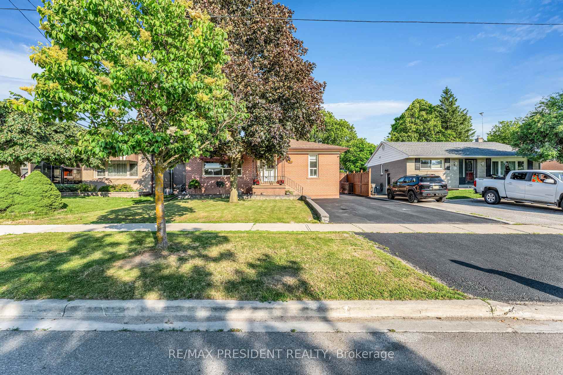 Photo 2 of 163 Prince Charles Drive, Halton Hills, Georgetown — HOMEH