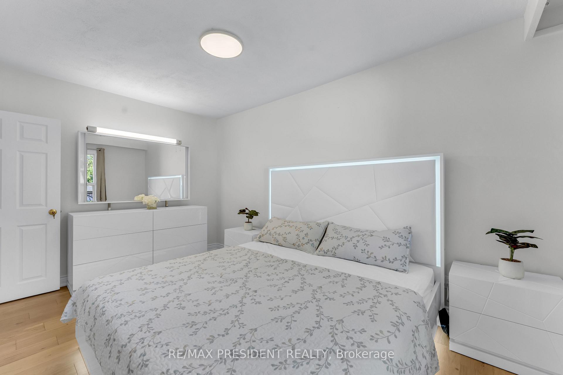 Photo 11 of 163 Prince Charles Drive, Halton Hills, Georgetown — HOMEH