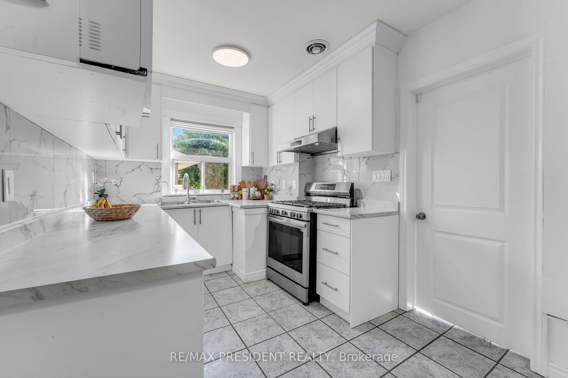 Photo 21 of 163 Prince Charles Drive, Halton Hills, Georgetown — HOMEH