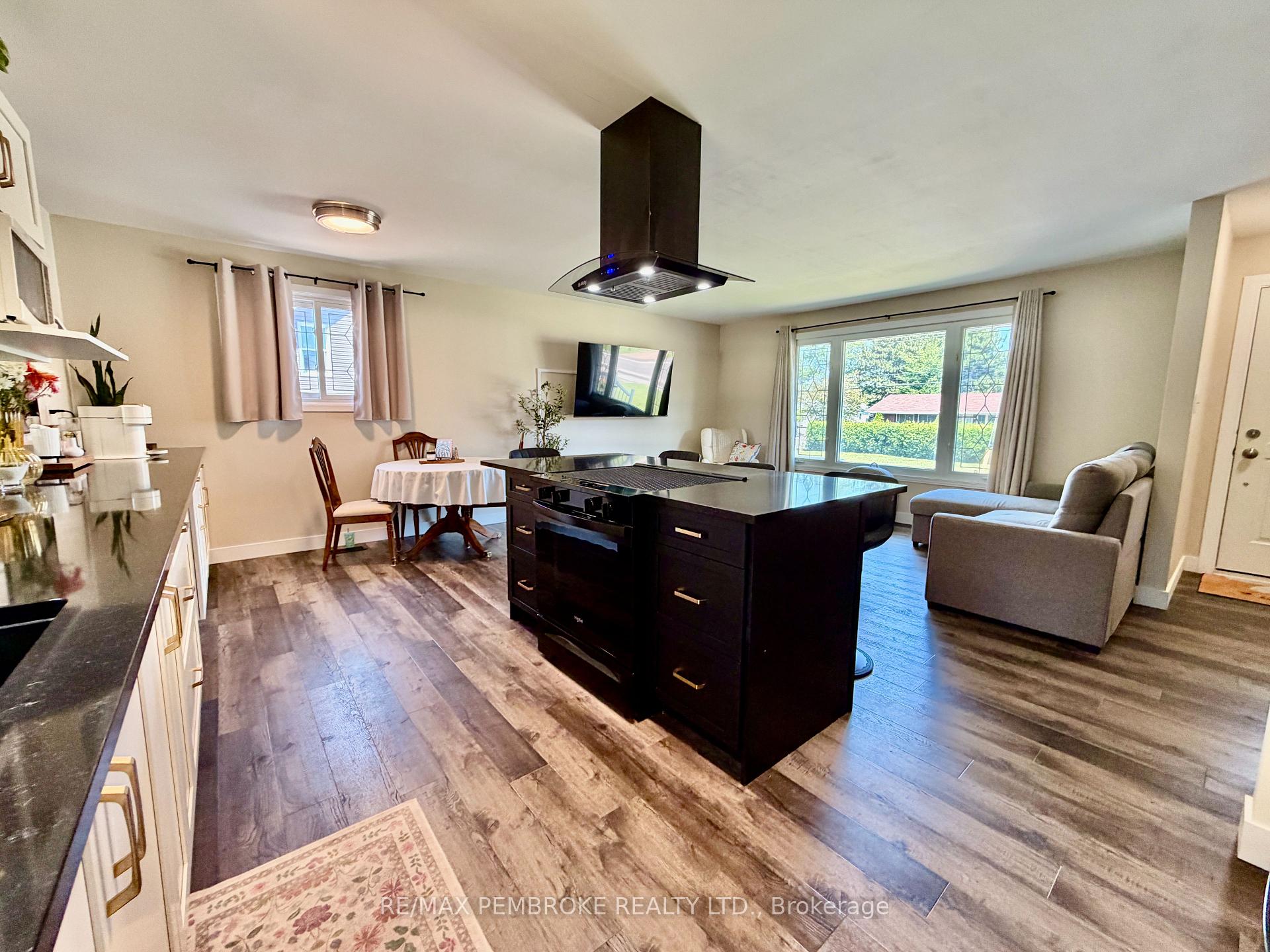 Photo 5 of 23 Doran Road, Petawawa, Petawawa — HOMEH