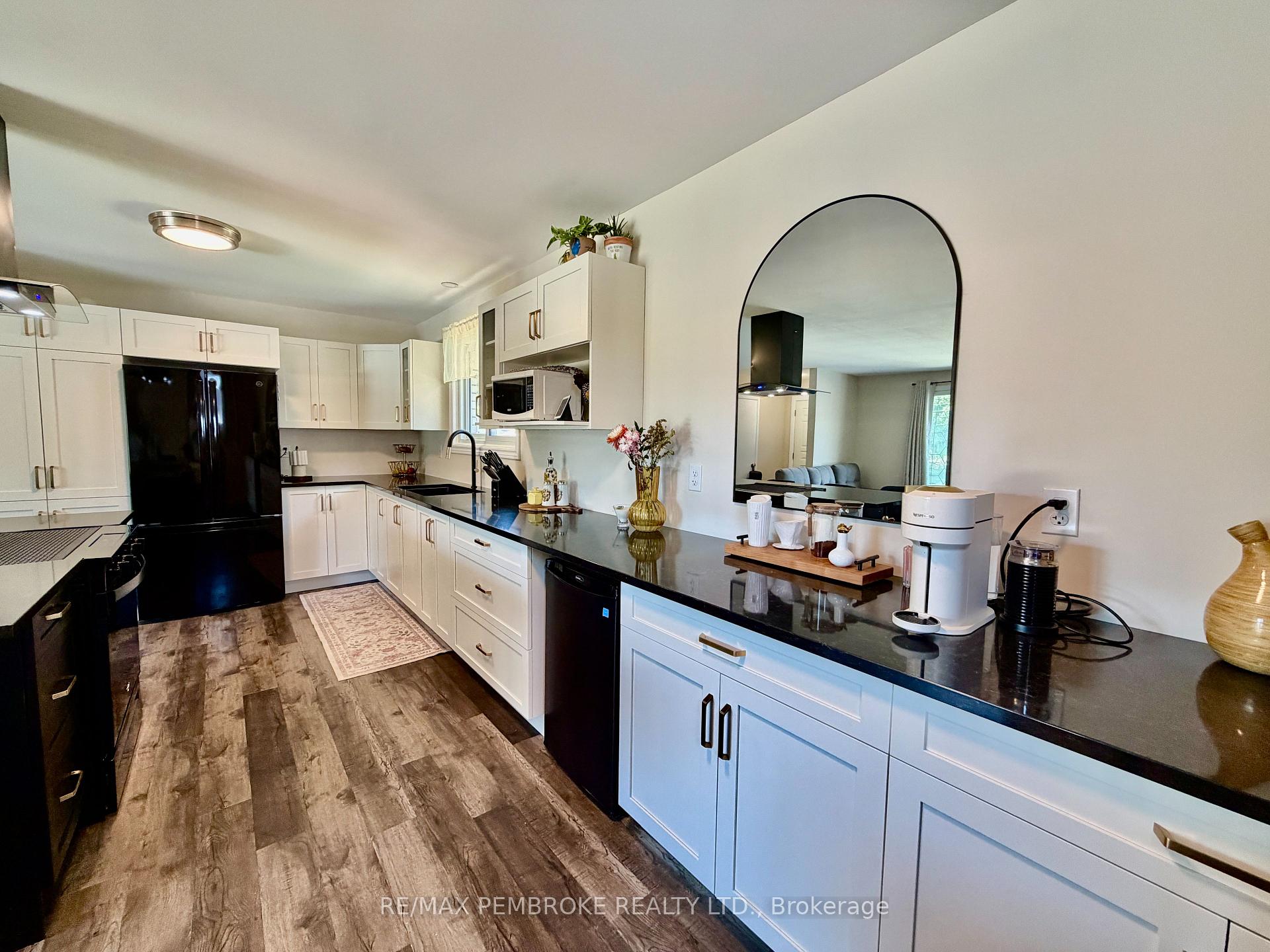 Photo 6 of 23 Doran Road, Petawawa, Petawawa — HOMEH