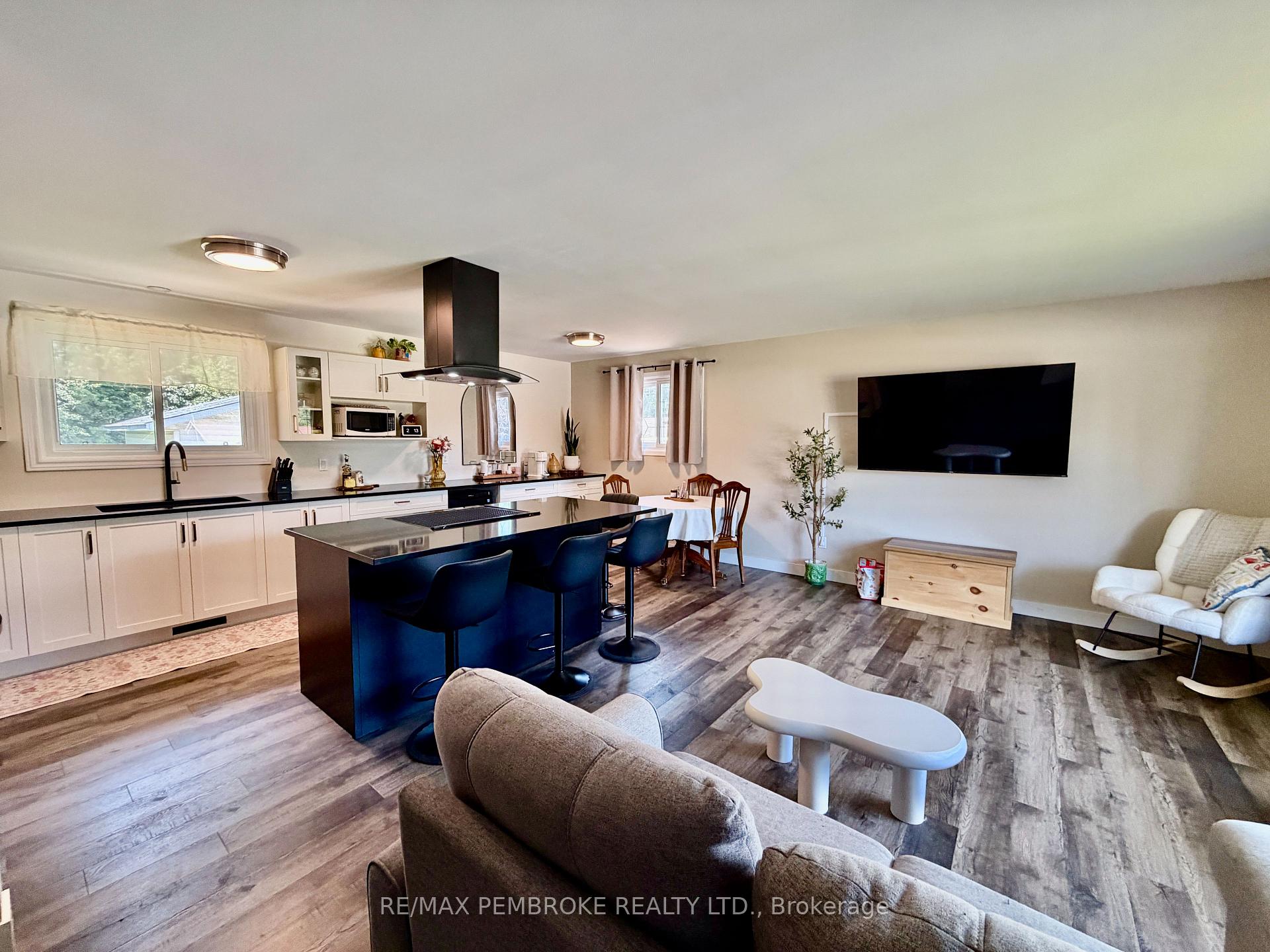 Photo 10 of 23 Doran Road, Petawawa, Petawawa — HOMEH