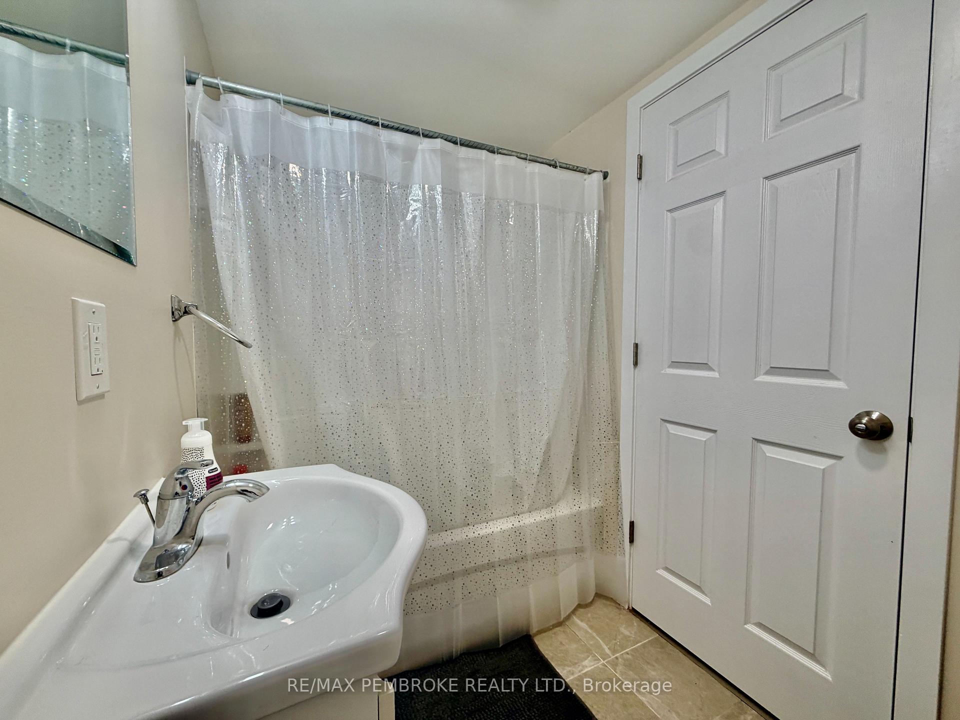 Photo 18 of 23 Doran Road, Petawawa, Petawawa — HOMEH