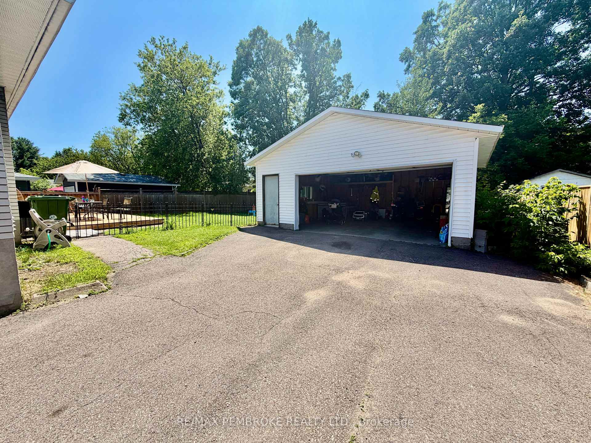 Photo 28 of 23 Doran Road, Petawawa, Petawawa — HOMEH