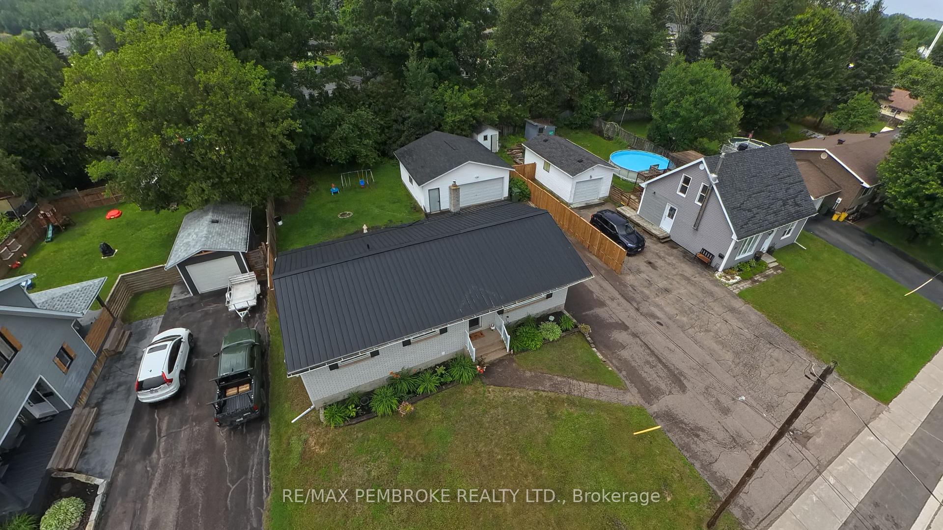 Photo 31 of 23 Doran Road, Petawawa, Petawawa — HOMEH