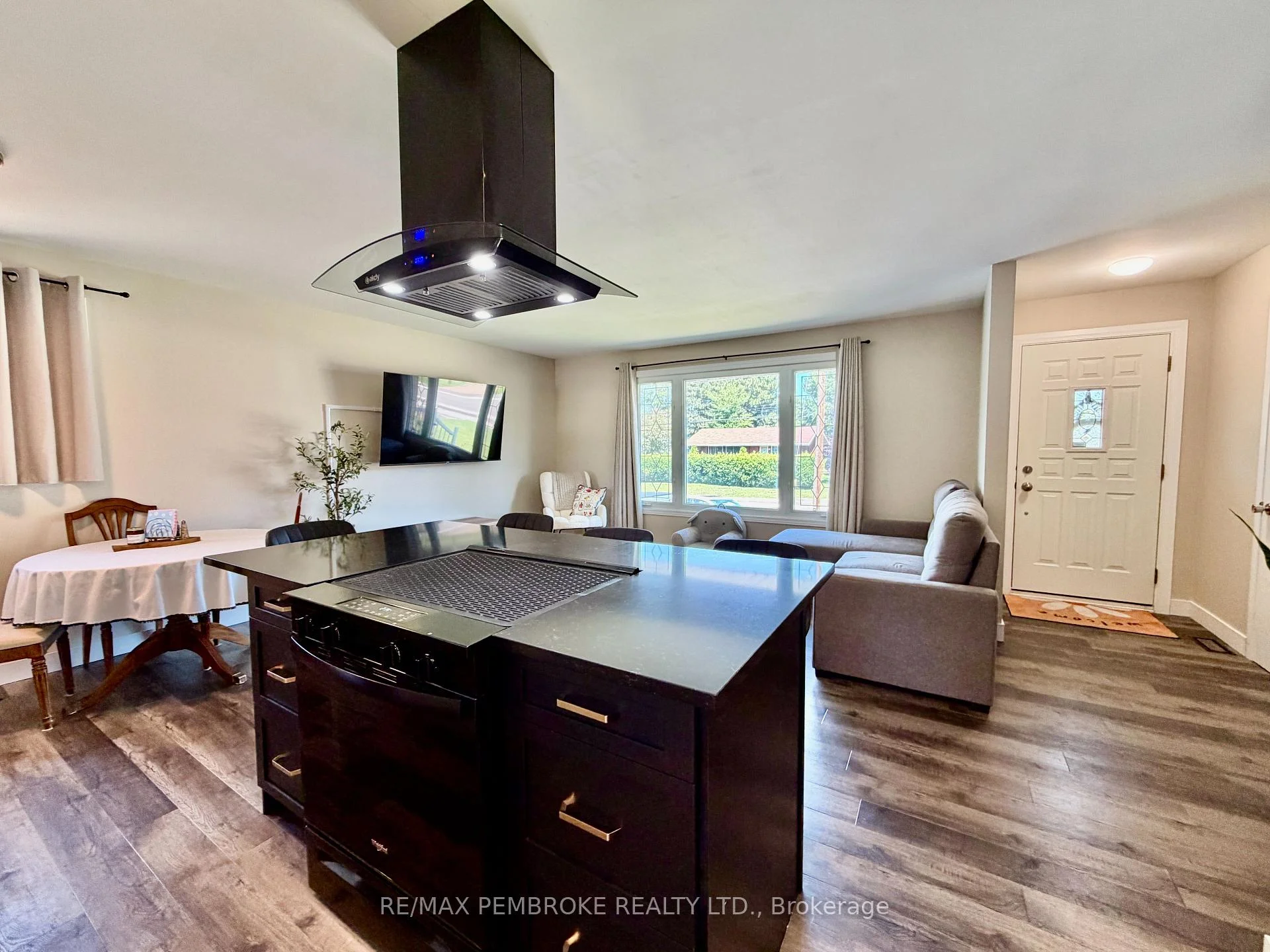 Photo 8 of 23 Doran Road, Petawawa, Petawawa — HOMEH