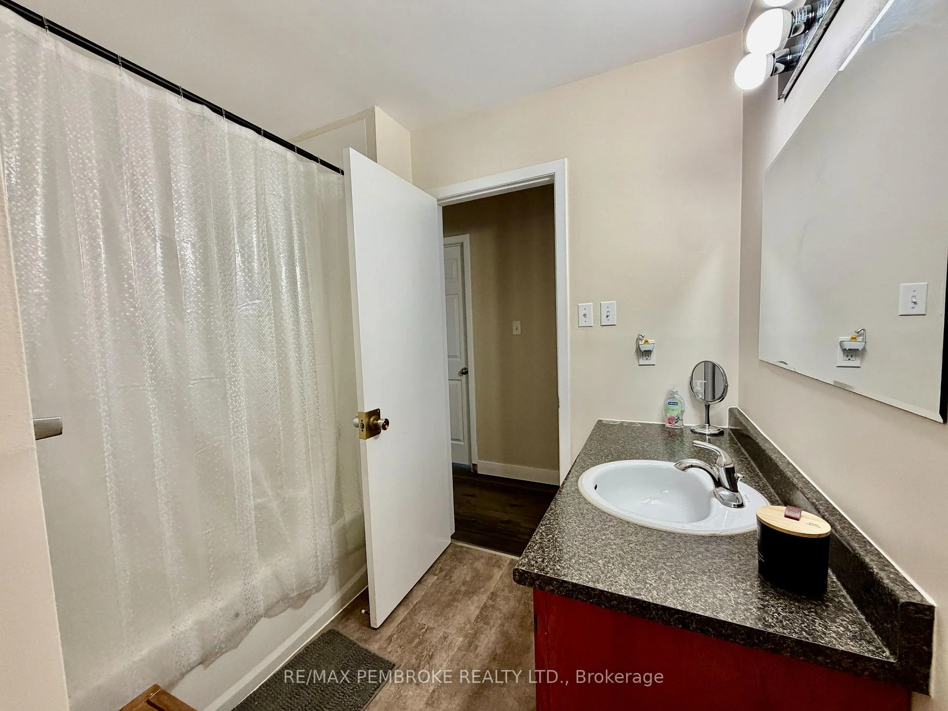 Photo 11 of 23 Doran Road, Petawawa, Petawawa — HOMEH