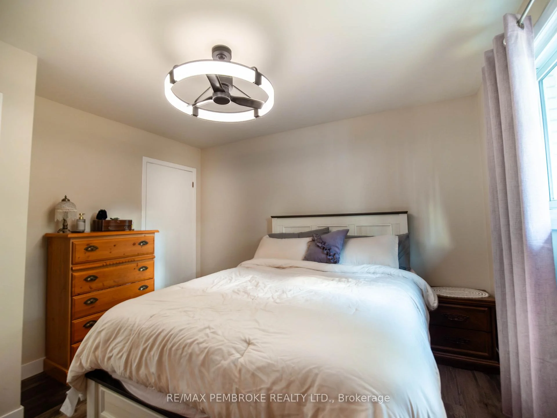 Photo 15 of 23 Doran Road, Petawawa, Petawawa — HOMEH