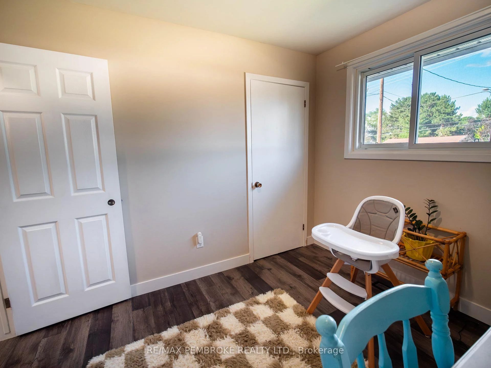 Photo 17 of 23 Doran Road, Petawawa, Petawawa — HOMEH