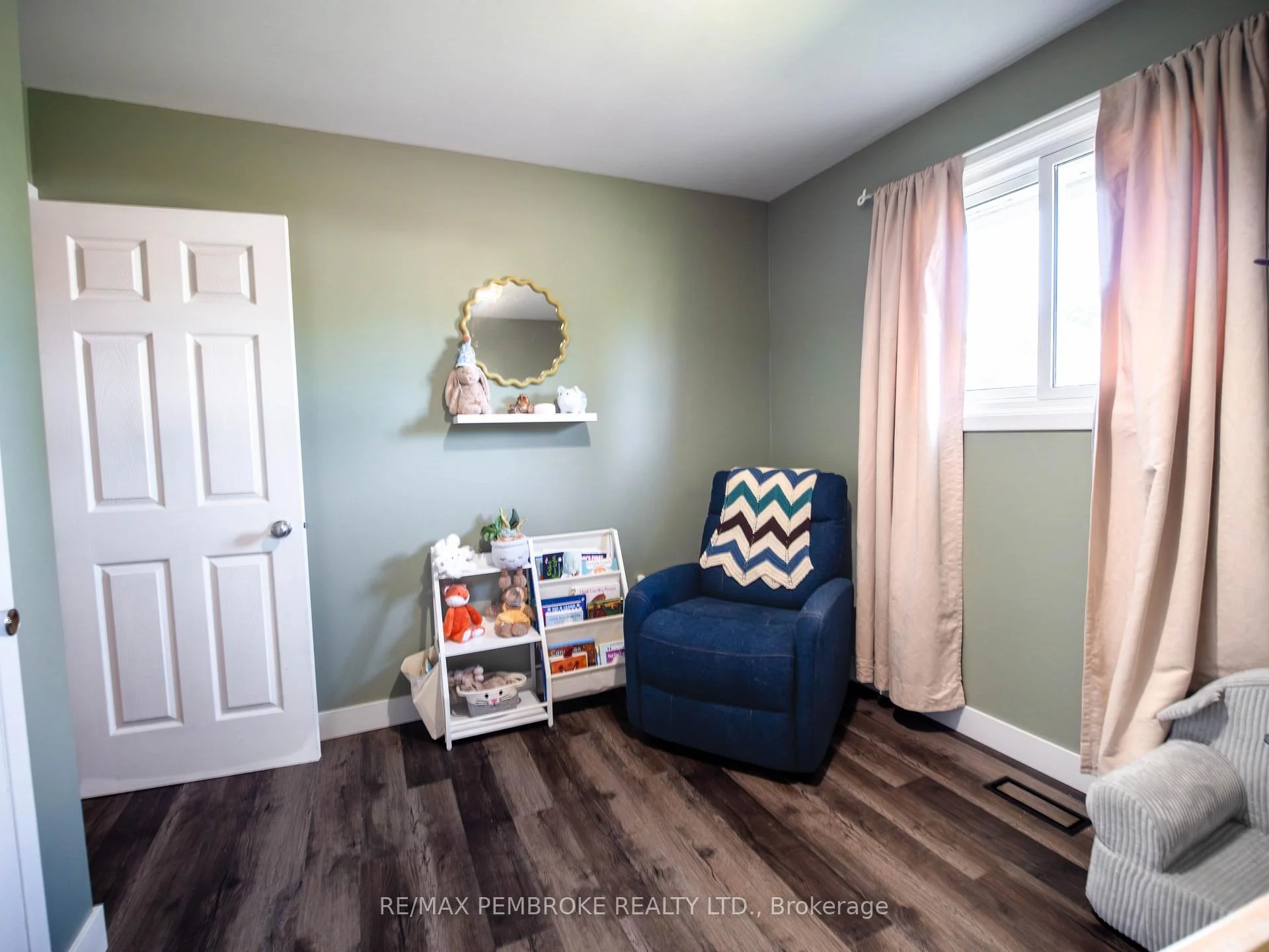 Photo 19 of 23 Doran Road, Petawawa, Petawawa — HOMEH