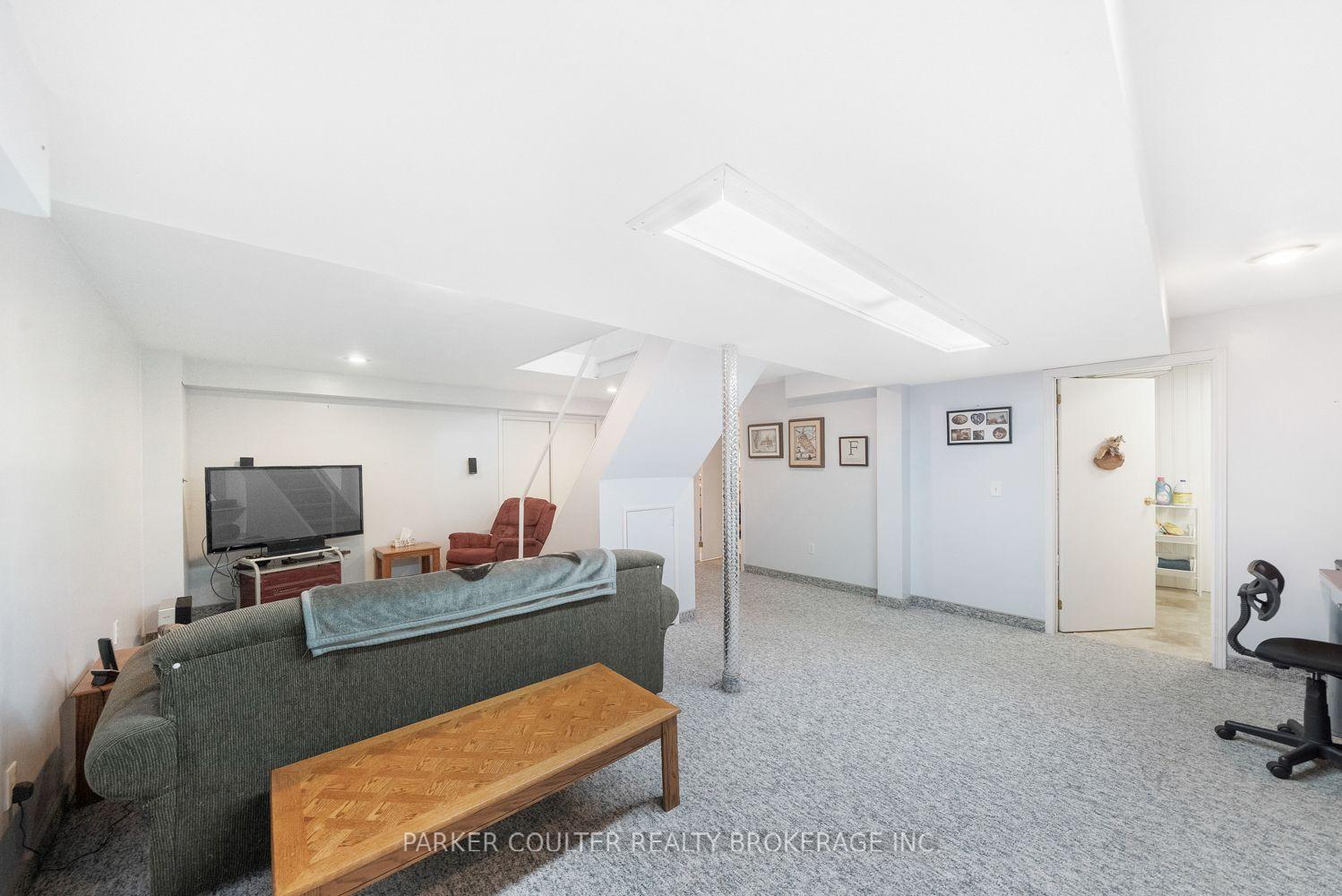 Photo 33 of 1098 Maclean Street, Innisfil, Alcona — HOMEH