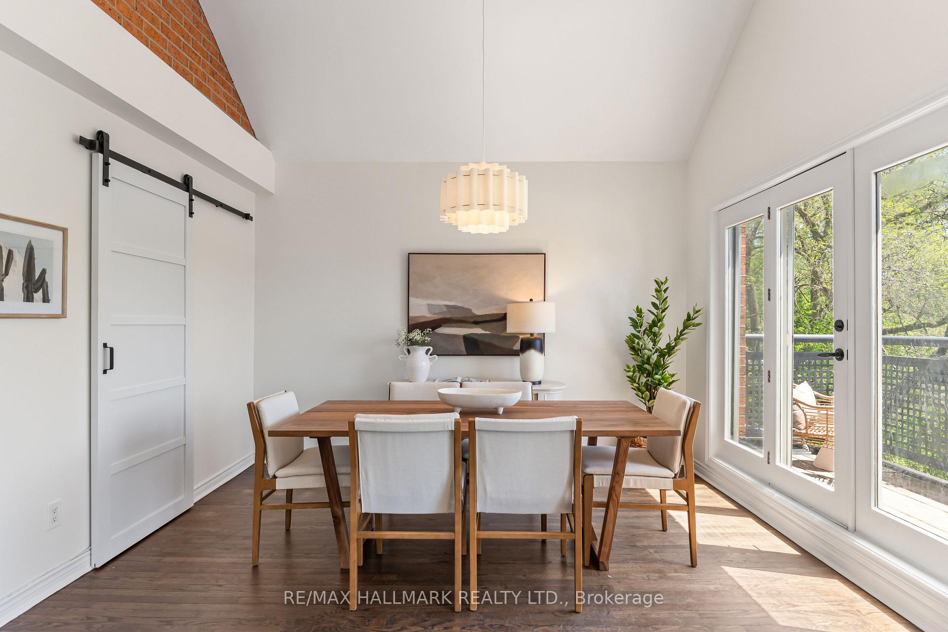 Photo 2 of Unit 305, 1941 Queen Street E, Toronto, The Beaches — HOMEH