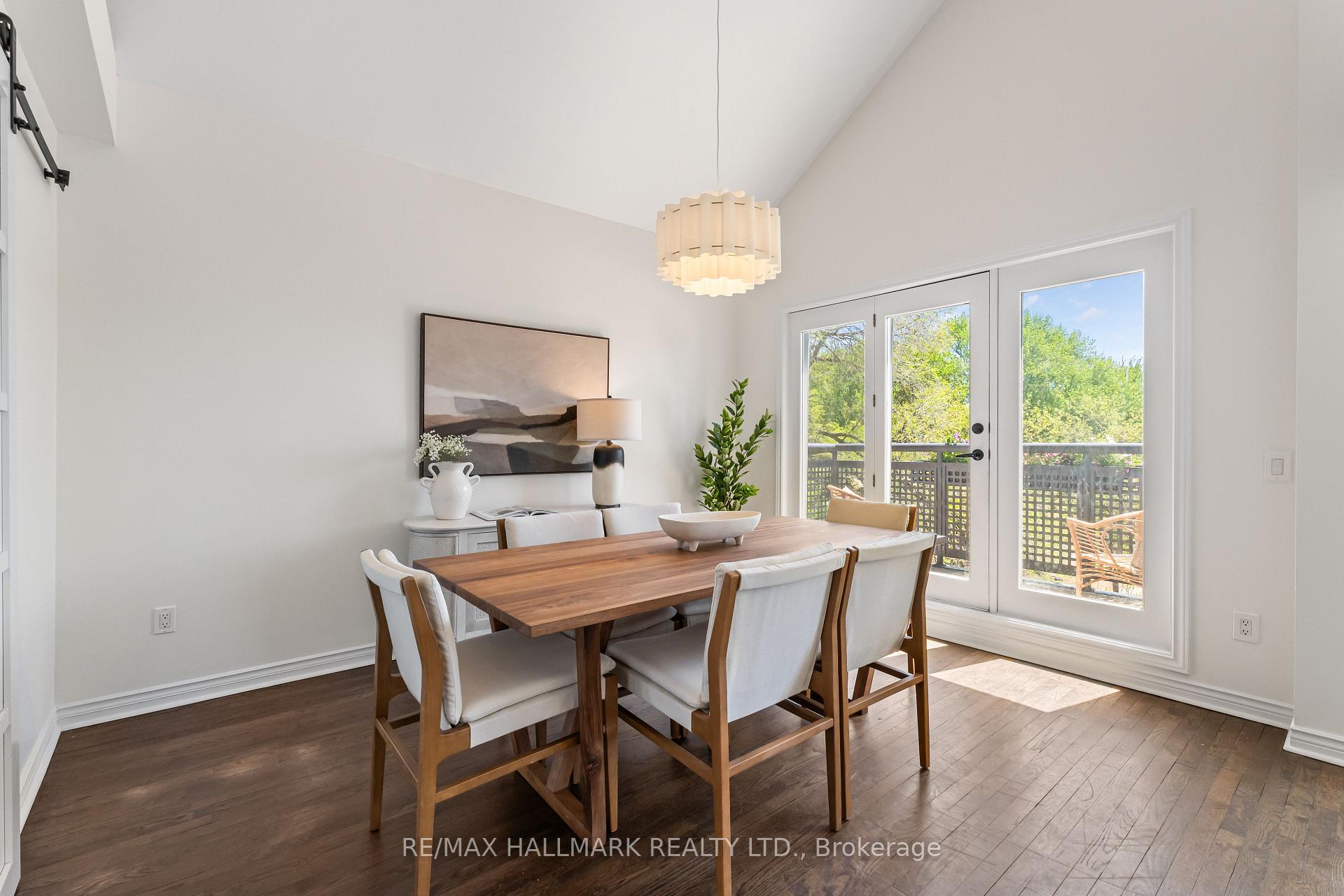 Photo 3 of Unit 305, 1941 Queen Street E, Toronto, The Beaches — HOMEH