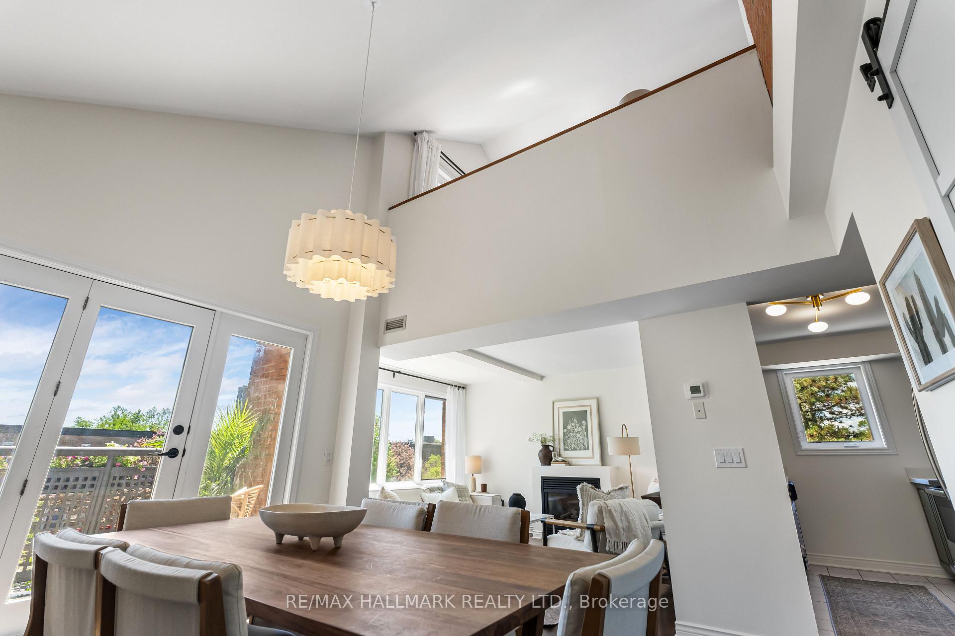Photo 5 of Unit 305, 1941 Queen Street E, Toronto, The Beaches — HOMEH