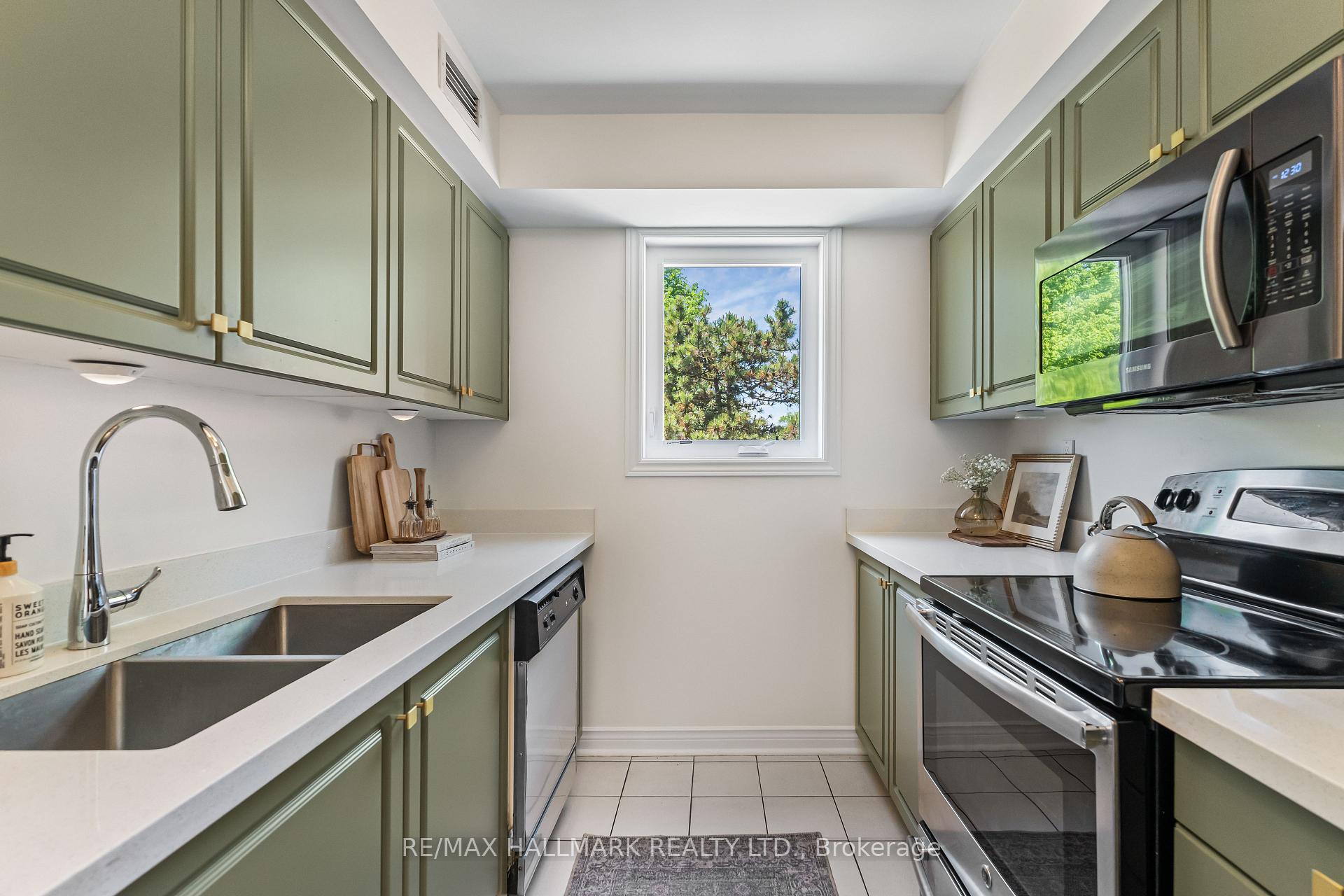 Photo 11 of Unit 305, 1941 Queen Street E, Toronto, The Beaches — HOMEH
