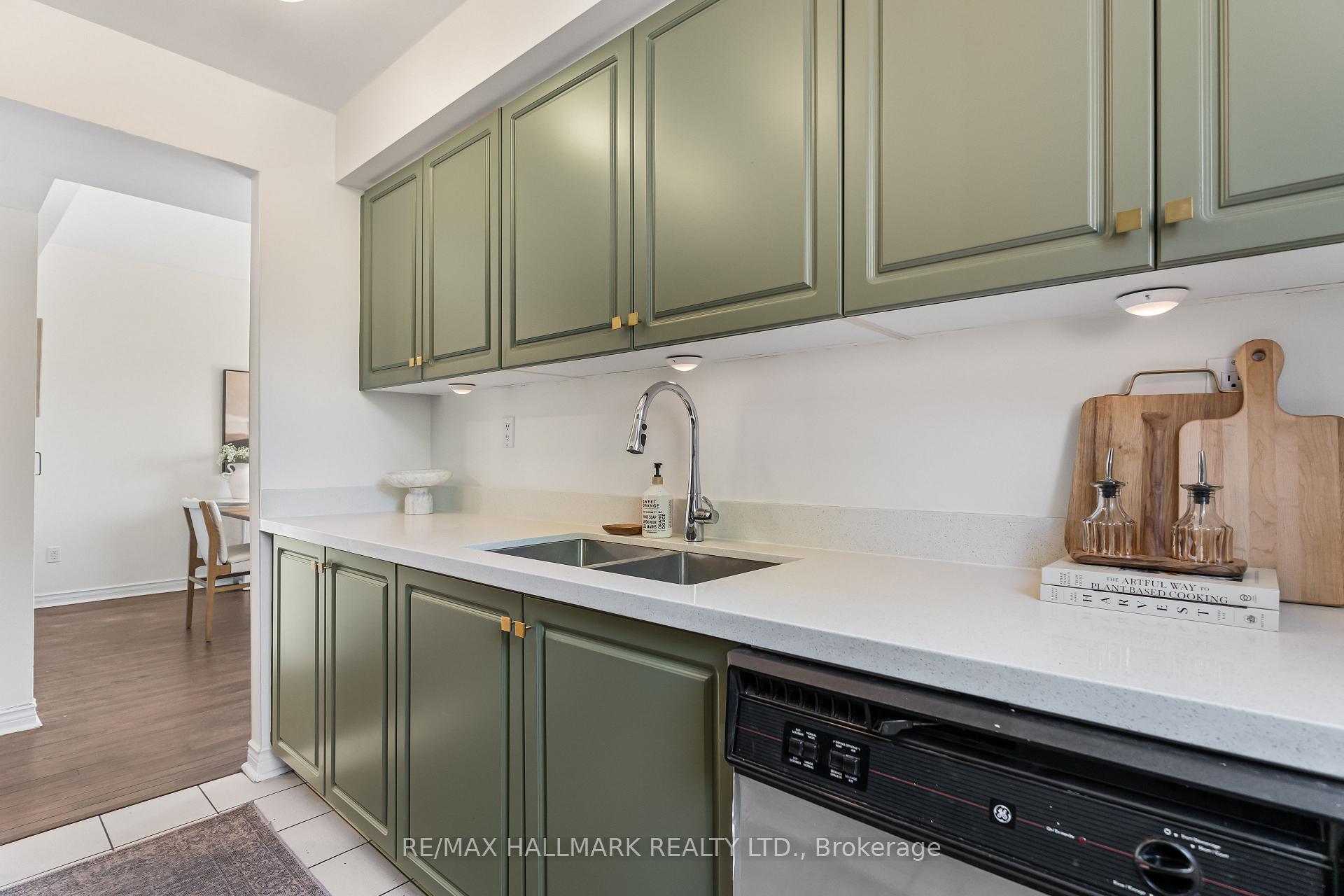 Photo 12 of Unit 305, 1941 Queen Street E, Toronto, The Beaches — HOMEH