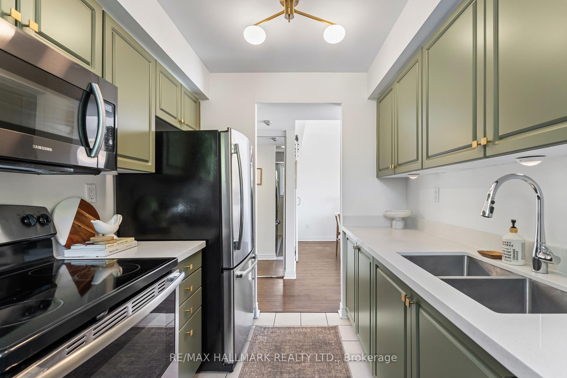 Photo 13 of Unit 305, 1941 Queen Street E, Toronto, The Beaches — HOMEH