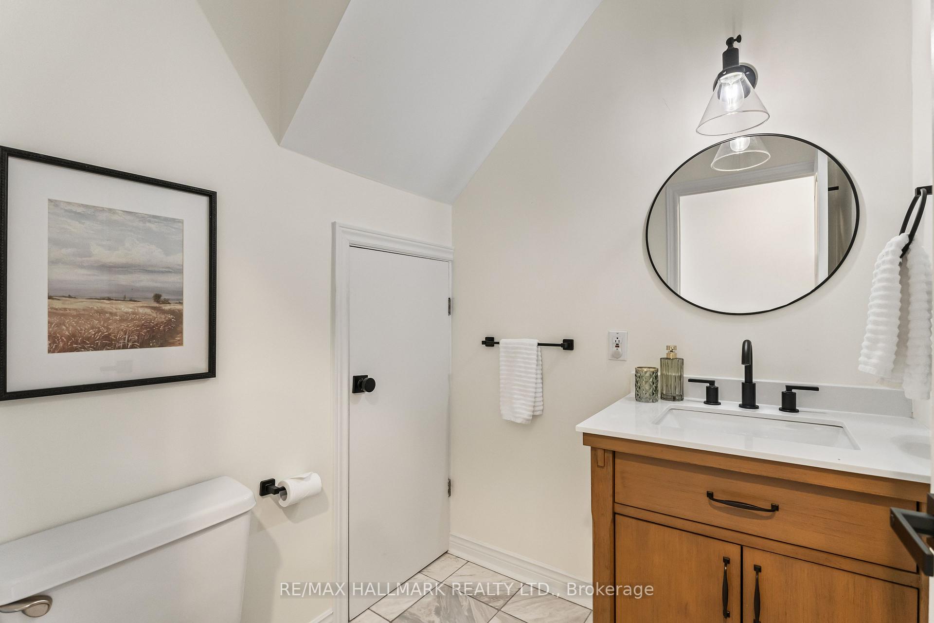 Photo 15 of Unit 305, 1941 Queen Street E, Toronto, The Beaches — HOMEH