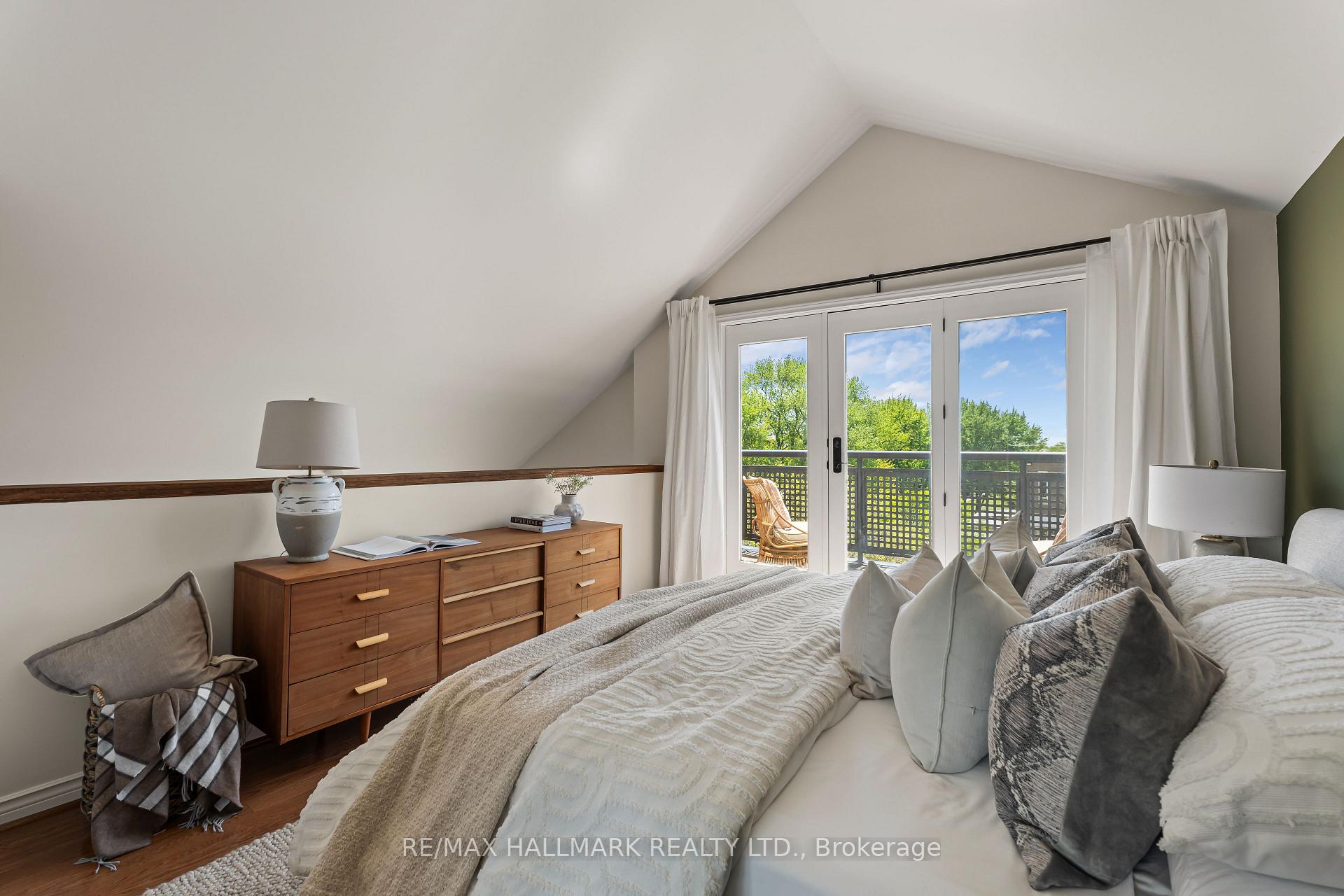 Photo 17 of Unit 305, 1941 Queen Street E, Toronto, The Beaches — HOMEH