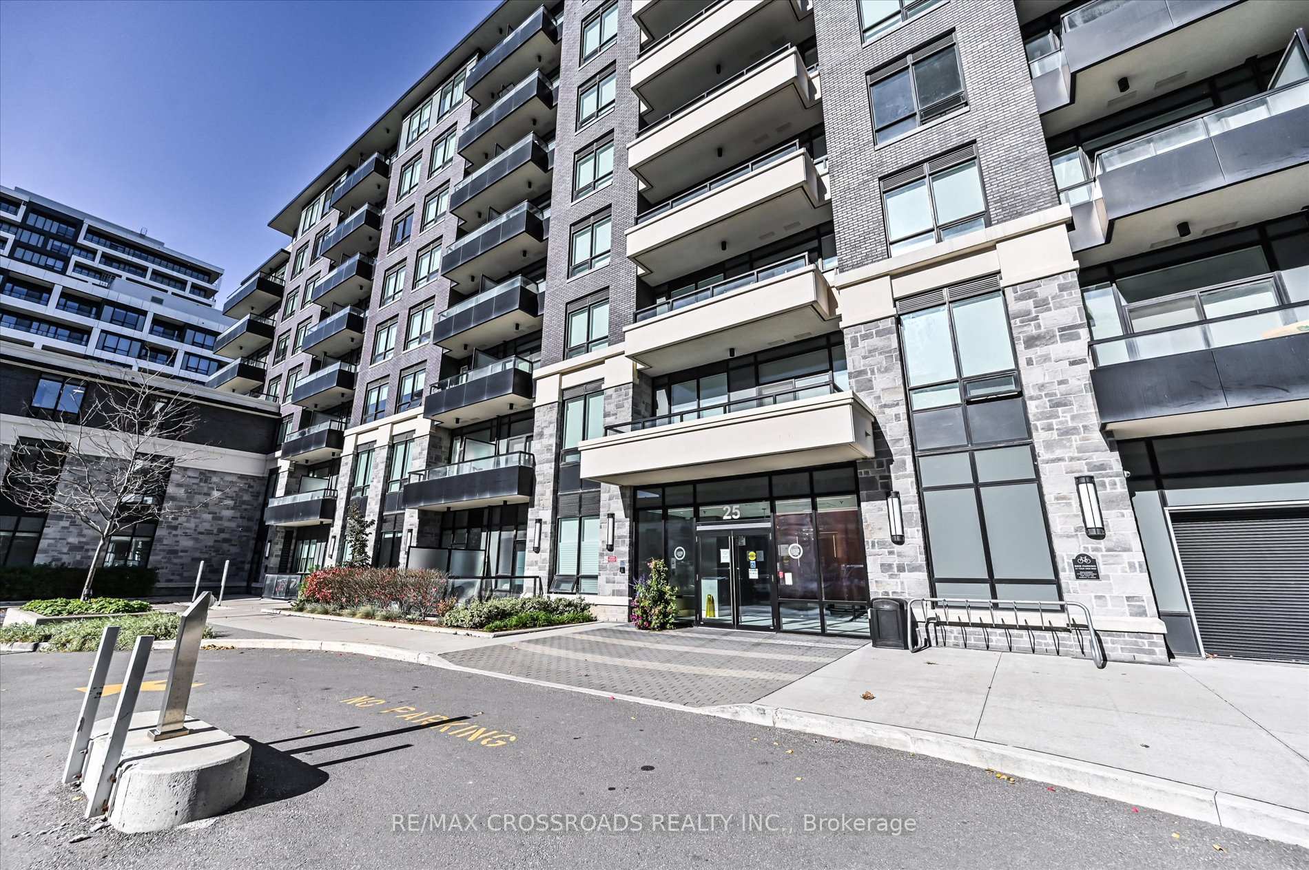 Photo 4 of Unit 308, 25 Water Walk Drive, Markham, Unionville — HOMEH