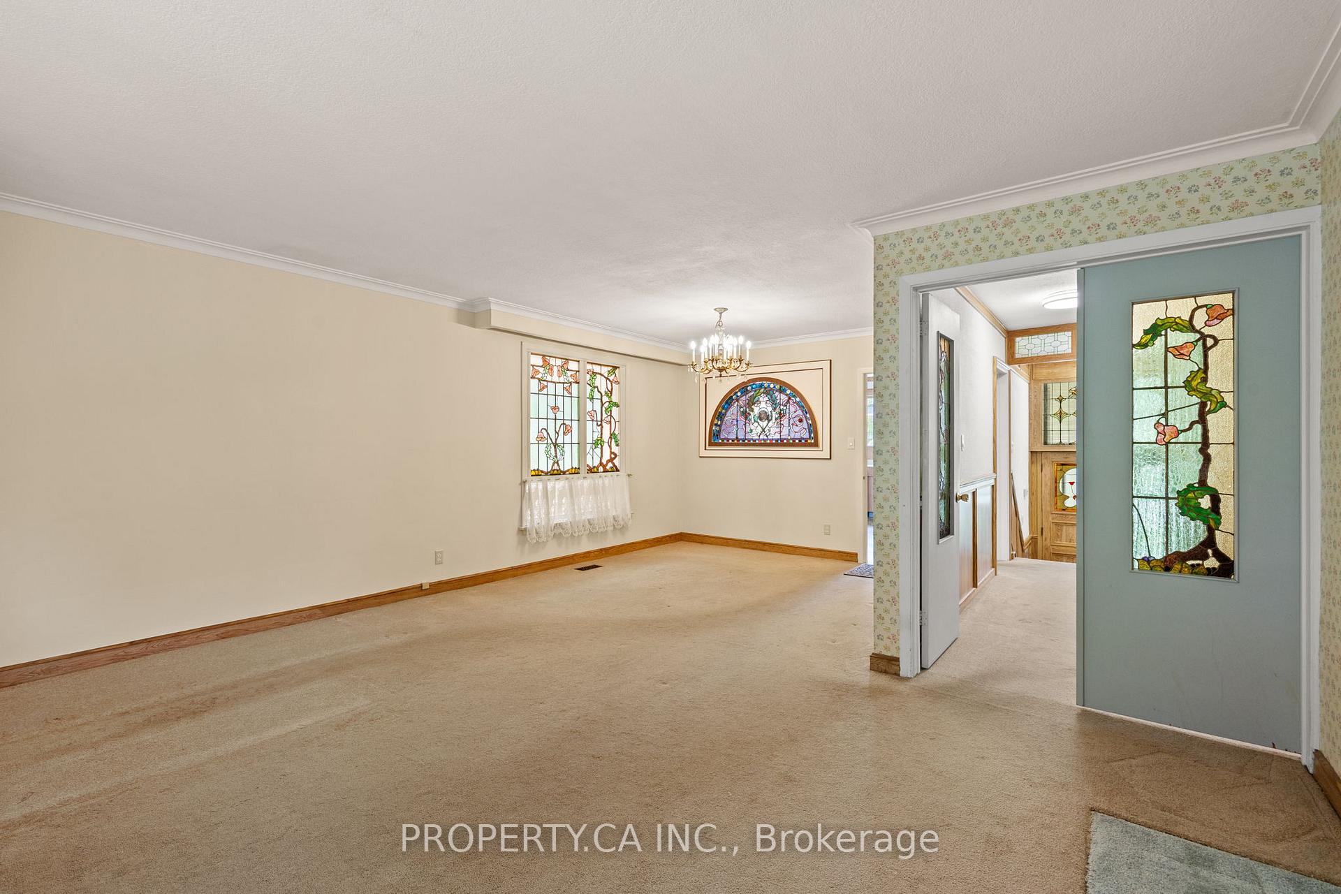 Photo 4 of 77 Troutbrooke Drive, North York, Downsview-Roding-CFB — HOMEH