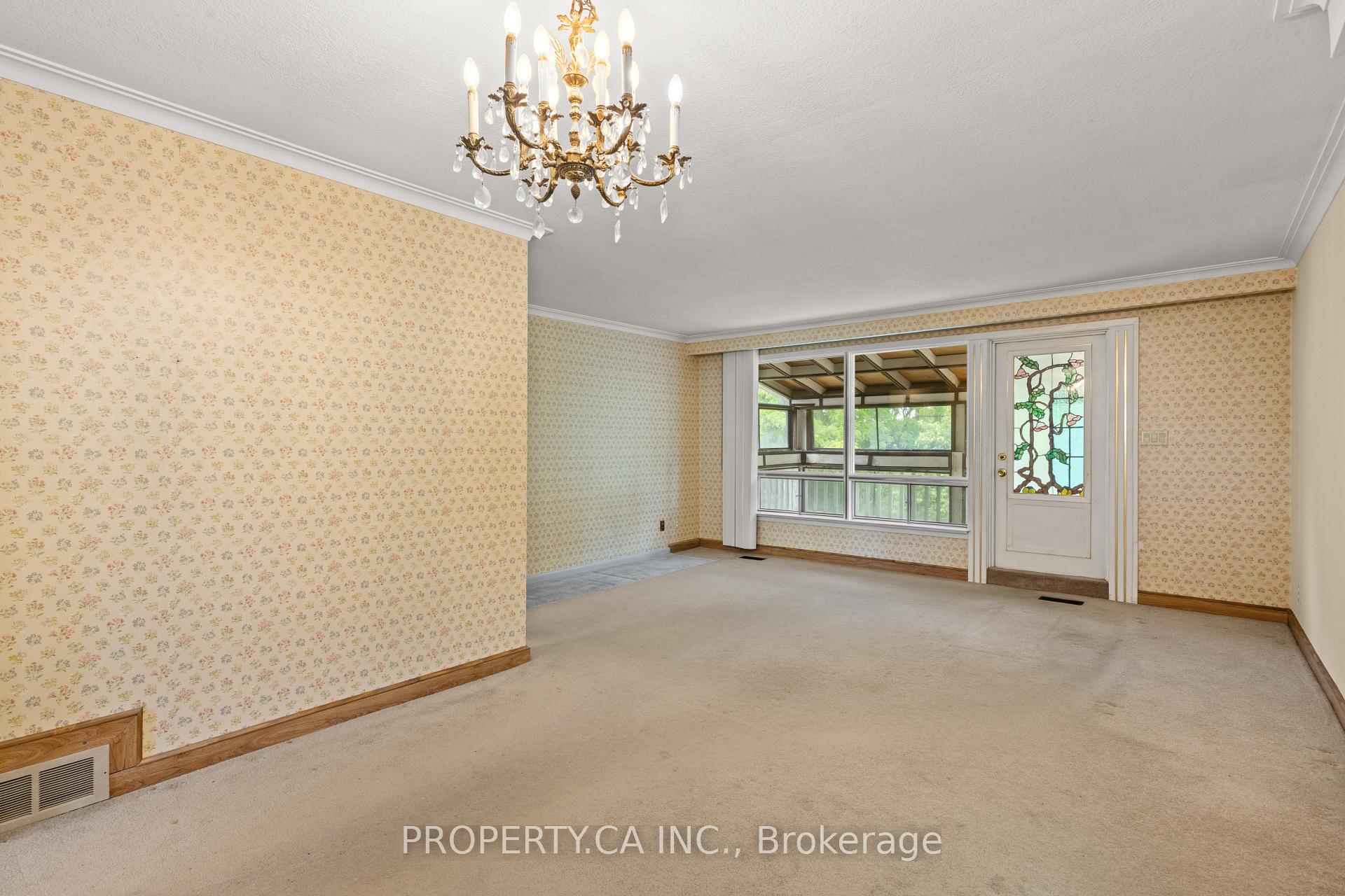 Photo 5 of 77 Troutbrooke Drive, North York, Downsview-Roding-CFB — HOMEH