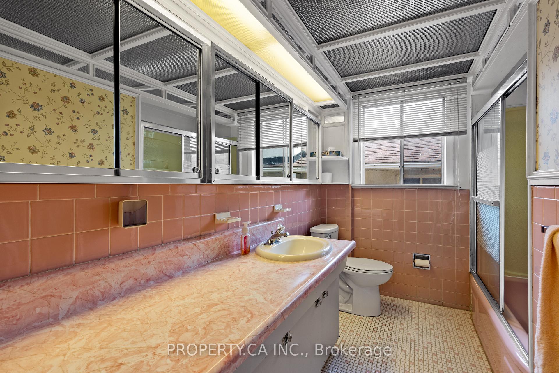 Photo 17 of 77 Troutbrooke Drive, North York, Downsview-Roding-CFB — HOMEH