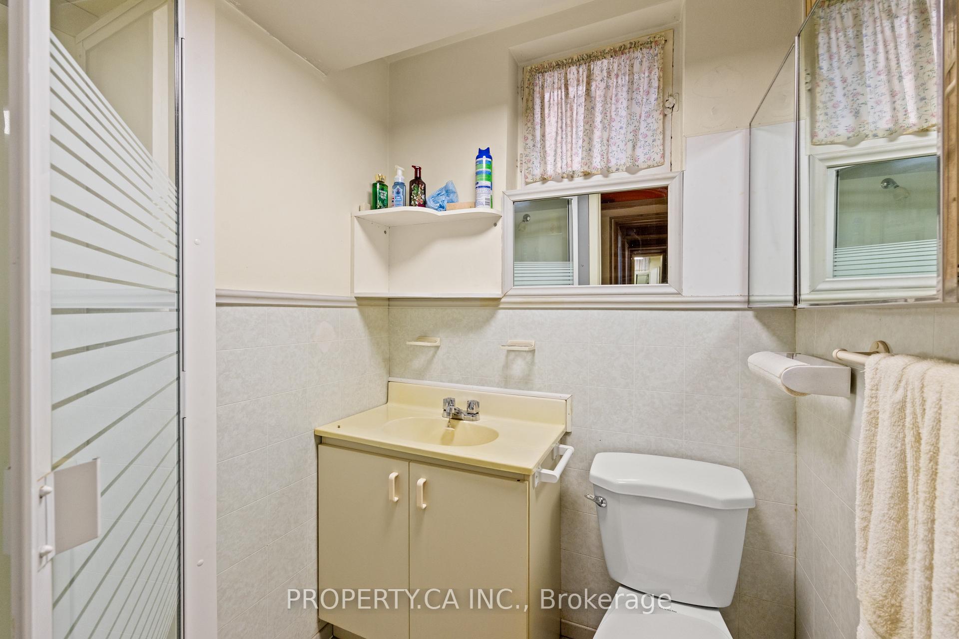Photo 28 of 77 Troutbrooke Drive, North York, Downsview-Roding-CFB — HOMEH