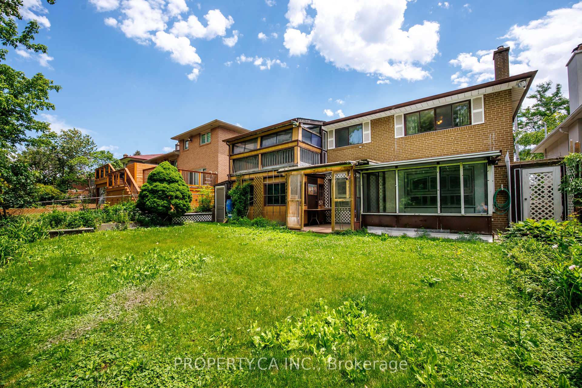 Photo 33 of 77 Troutbrooke Drive, North York, Downsview-Roding-CFB — HOMEH
