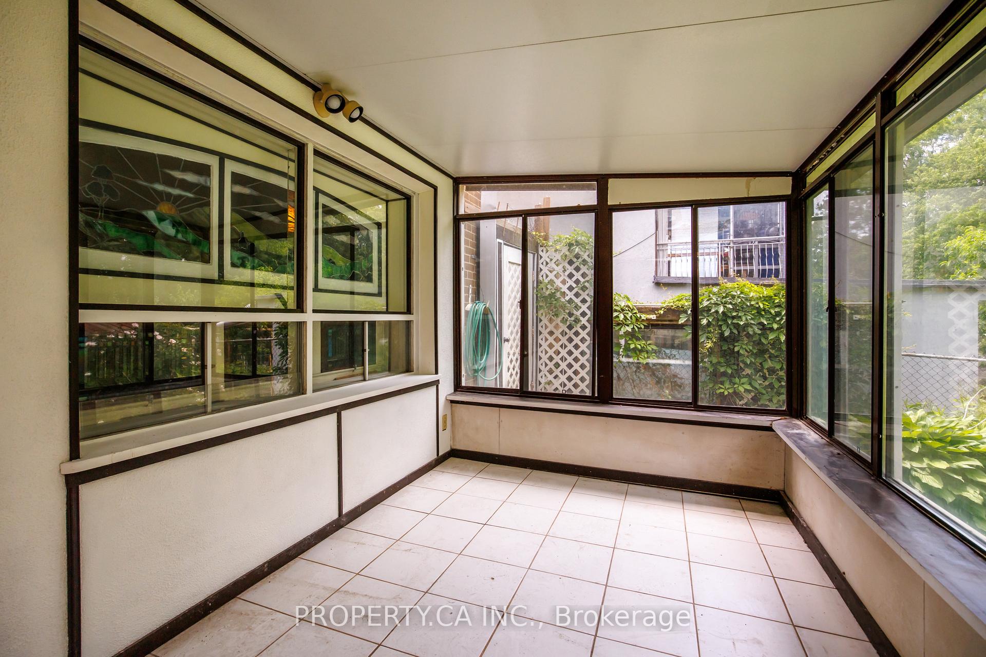 Photo 35 of 77 Troutbrooke Drive, North York, Downsview-Roding-CFB — HOMEH
