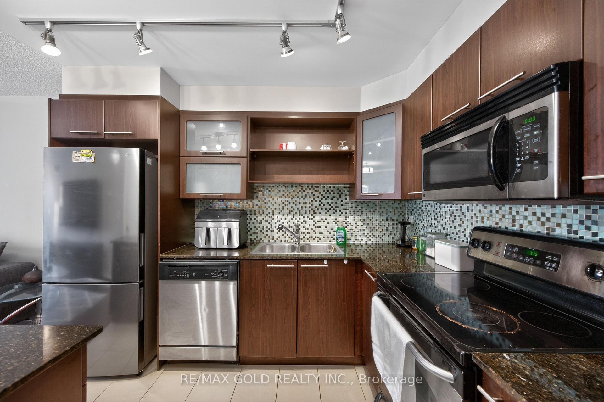 Photo 6 of Unit 319, 37 Galleria Parkway, Markham, Commerce Valley — HOMEH