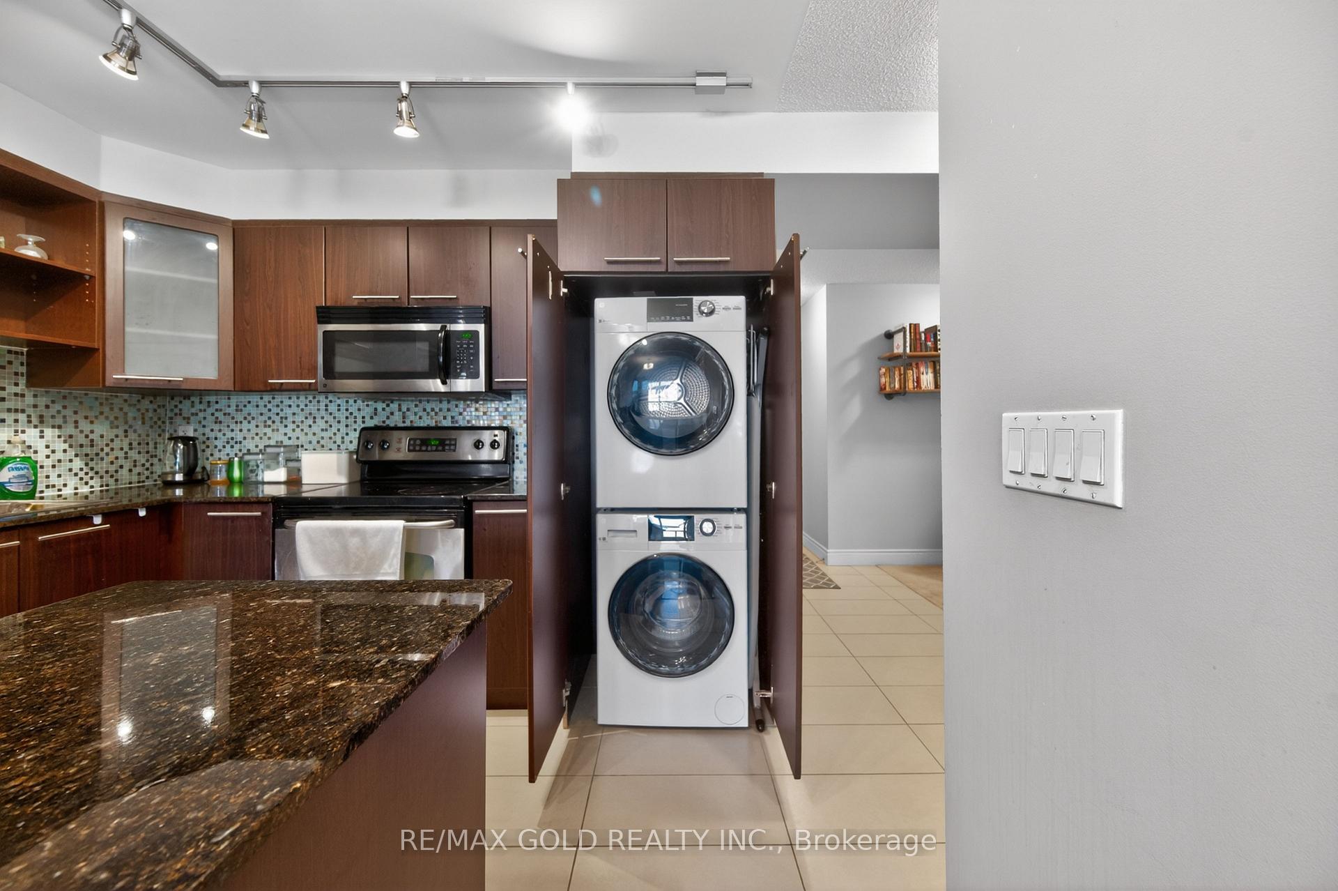 Photo 8 of Unit 319, 37 Galleria Parkway, Markham, Commerce Valley — HOMEH