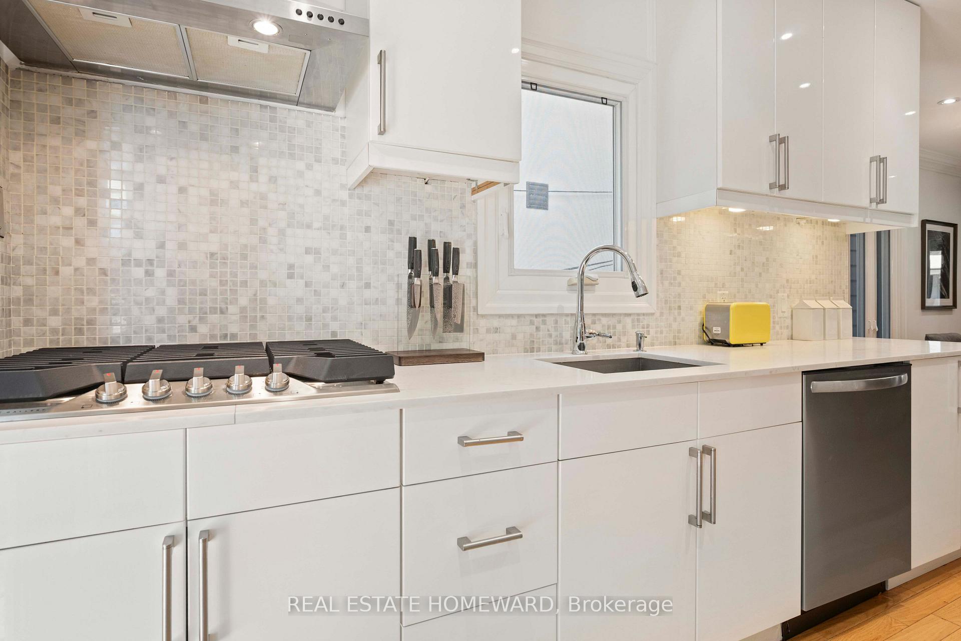 Photo 18 of 27 Mountalan Avenue, Toronto, Greenwood-Coxwell — HOMEH