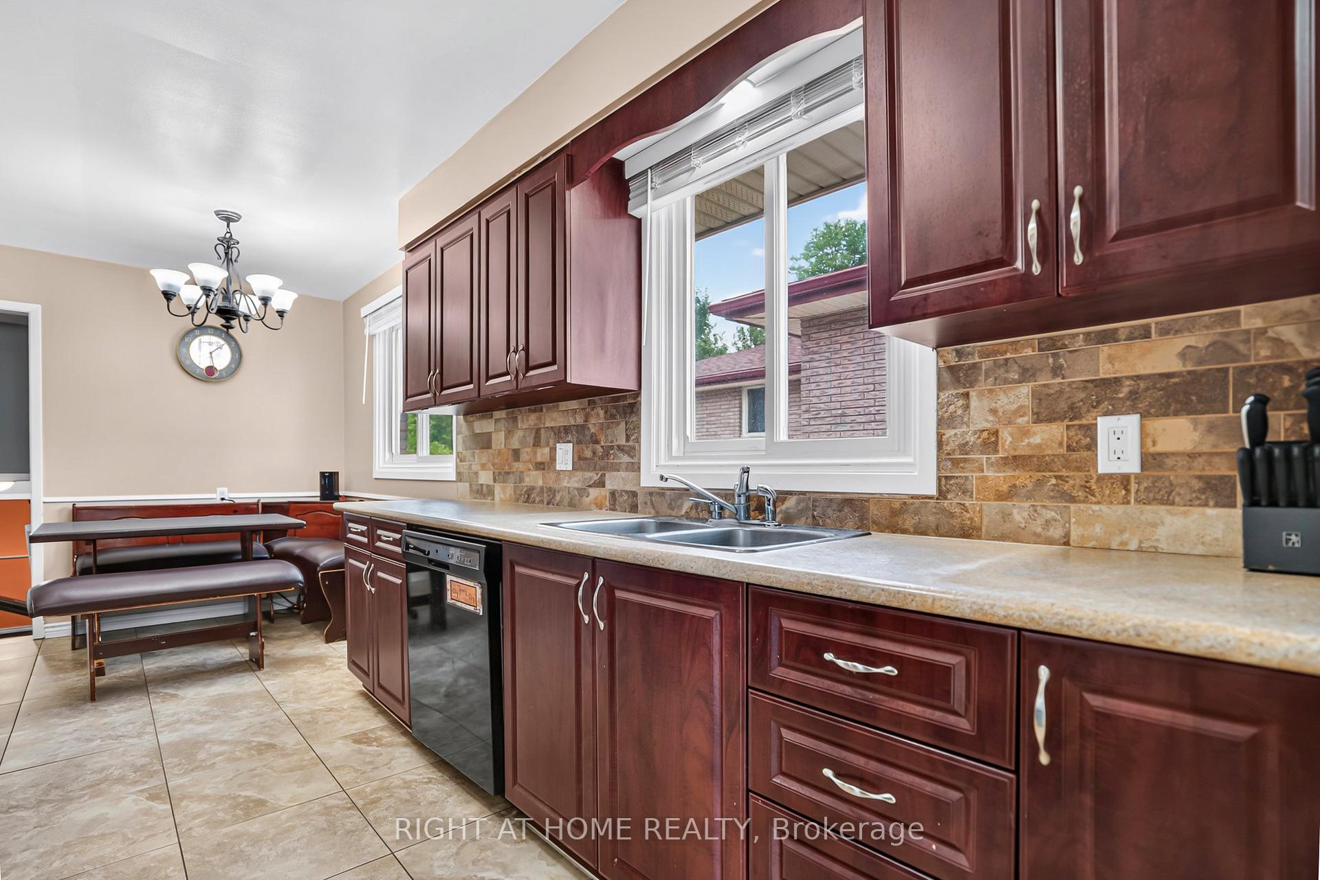 Photo 4 of 234 Thunderbird Drive, Cambridge, Greenway-Chaplin — HOMEH
