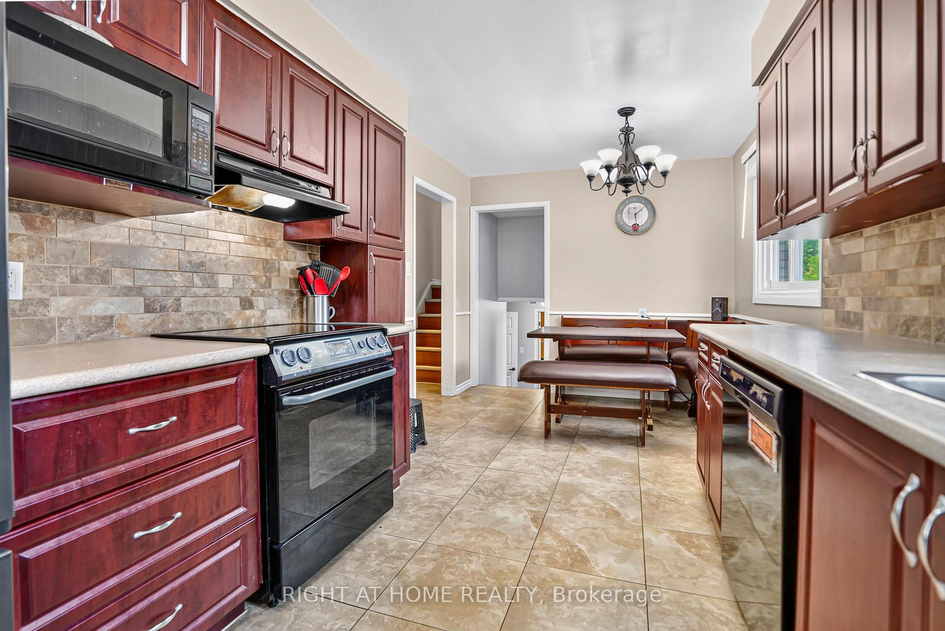 Photo 5 of 234 Thunderbird Drive, Cambridge, Greenway-Chaplin — HOMEH