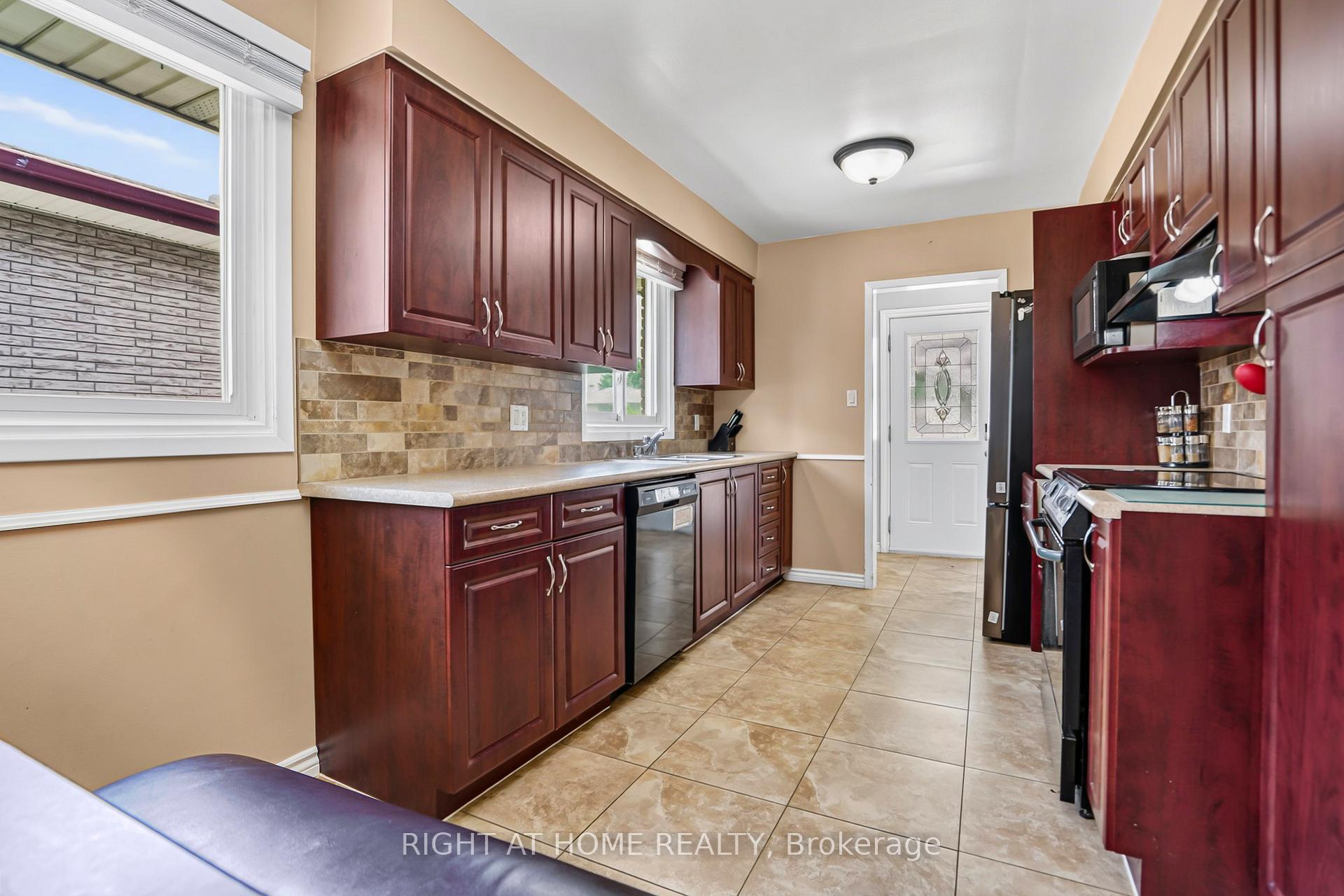 Photo 6 of 234 Thunderbird Drive, Cambridge, Greenway-Chaplin — HOMEH