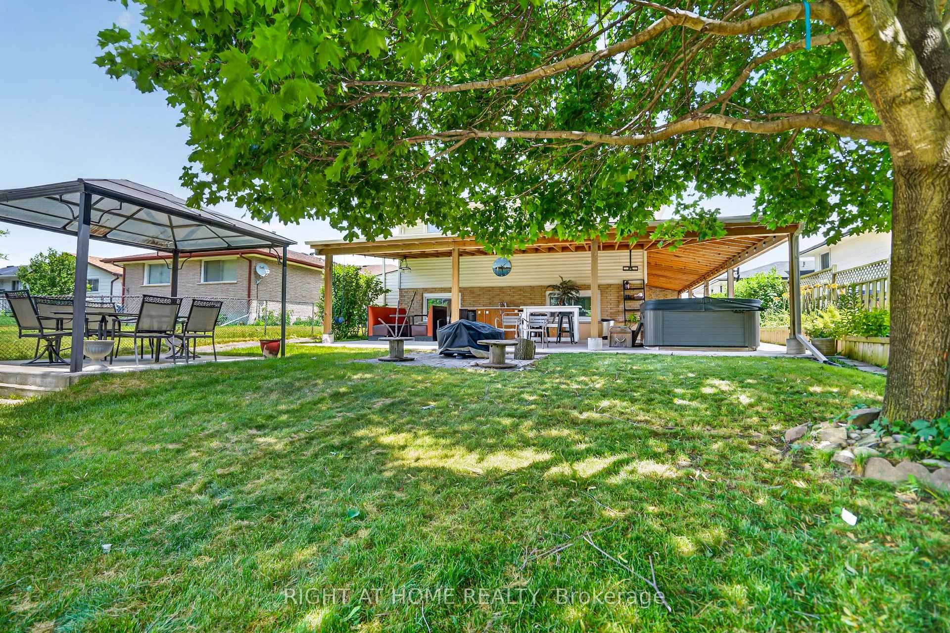 Photo 34 of 234 Thunderbird Drive, Cambridge, Greenway-Chaplin — HOMEH